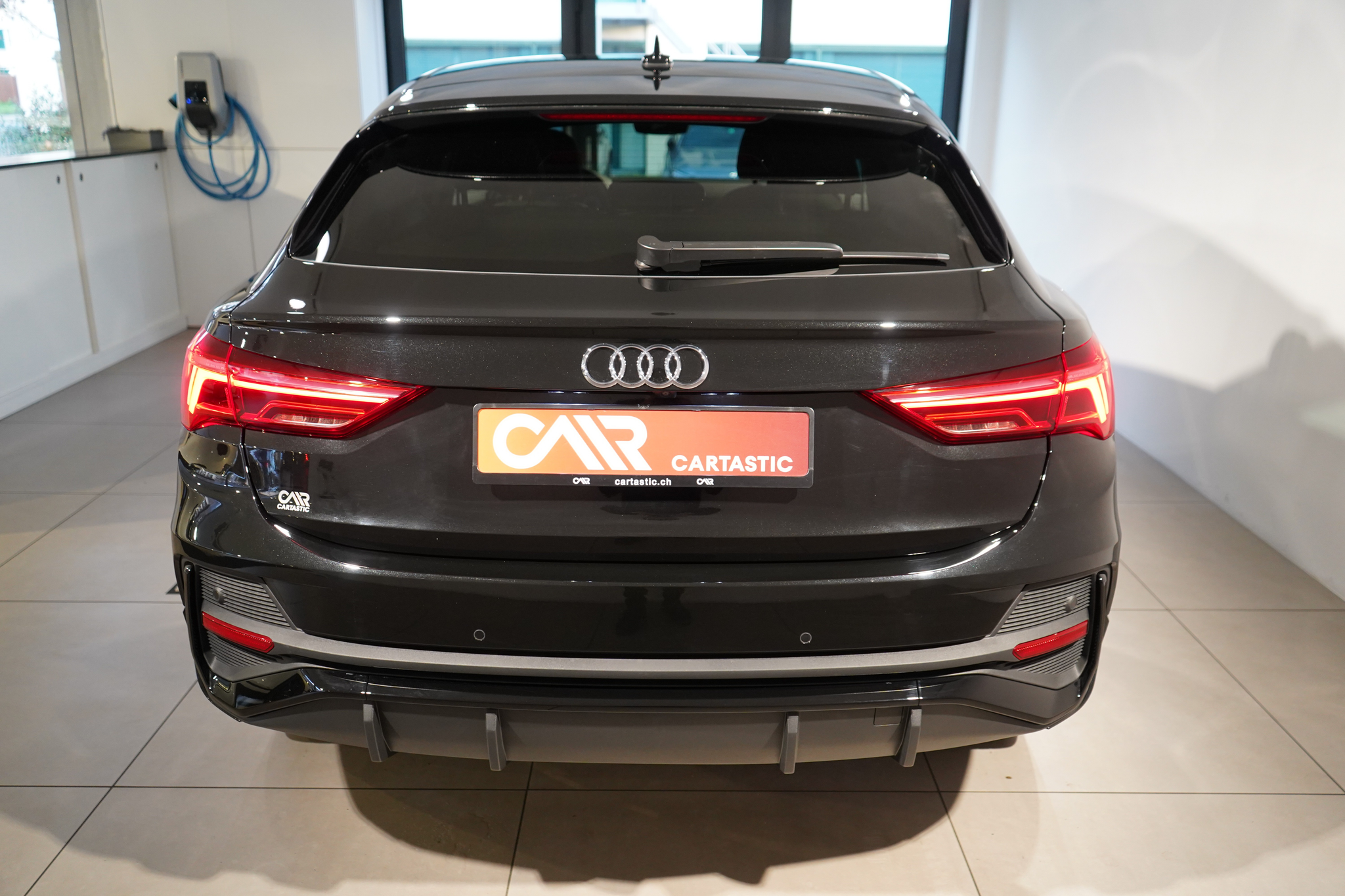 listing desktop thumbnail image 3