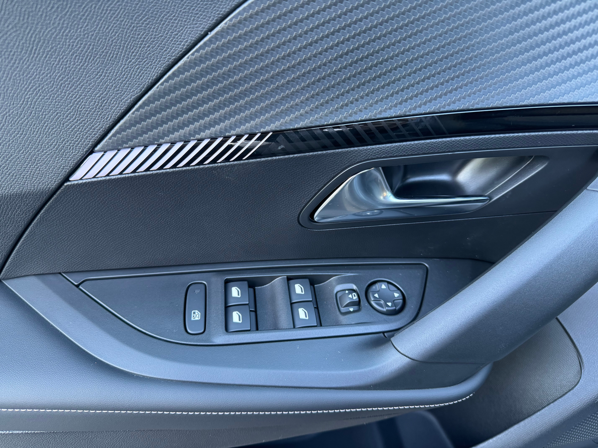 listing desktop thumbnail image 12