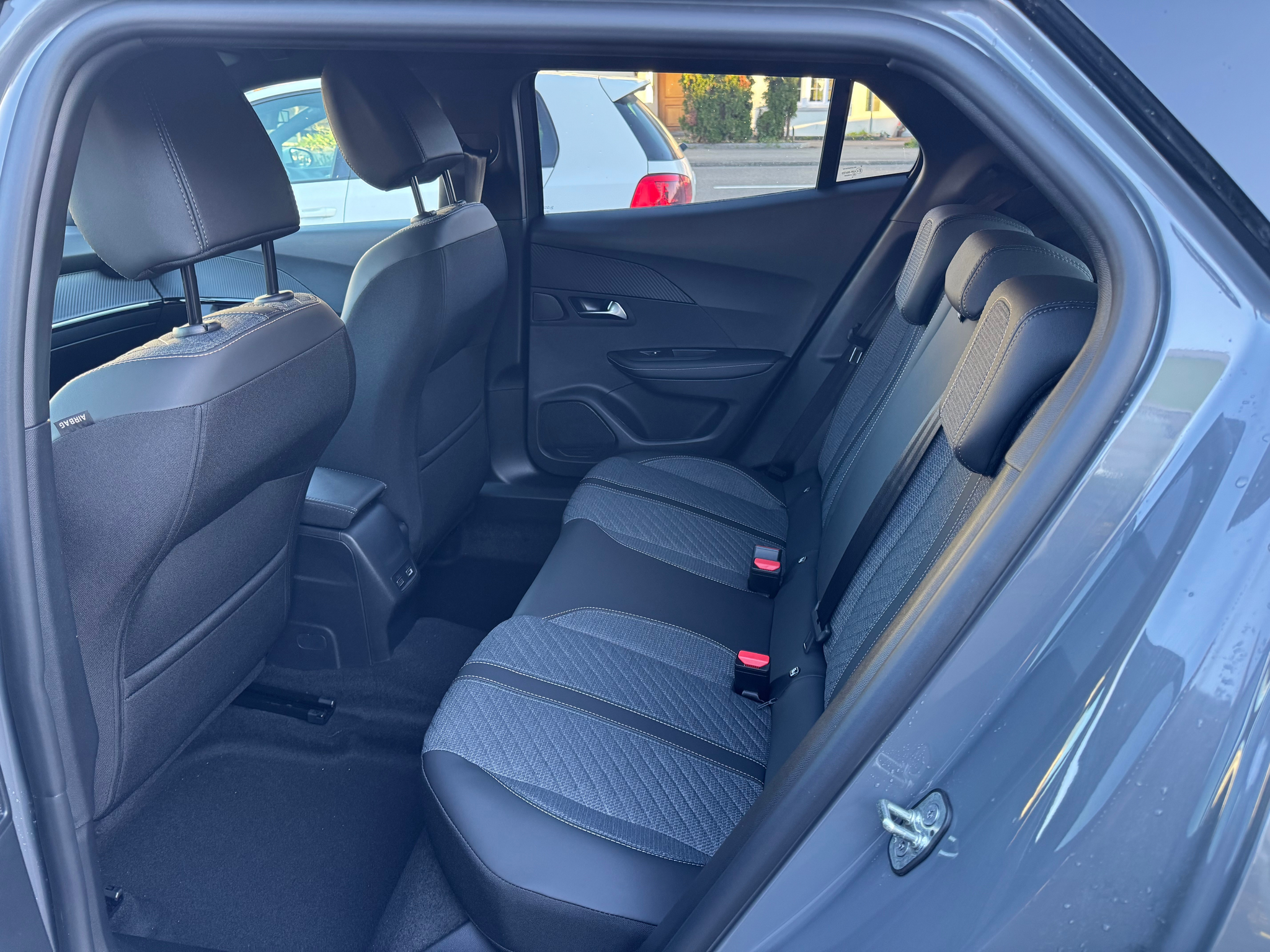 listing desktop thumbnail image 9