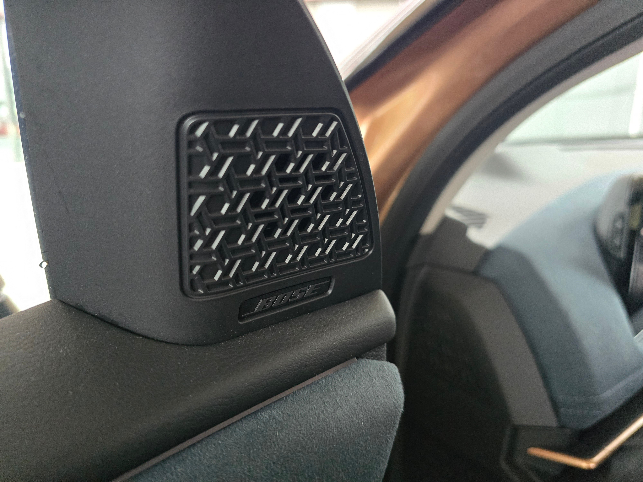 listing desktop thumbnail image 18