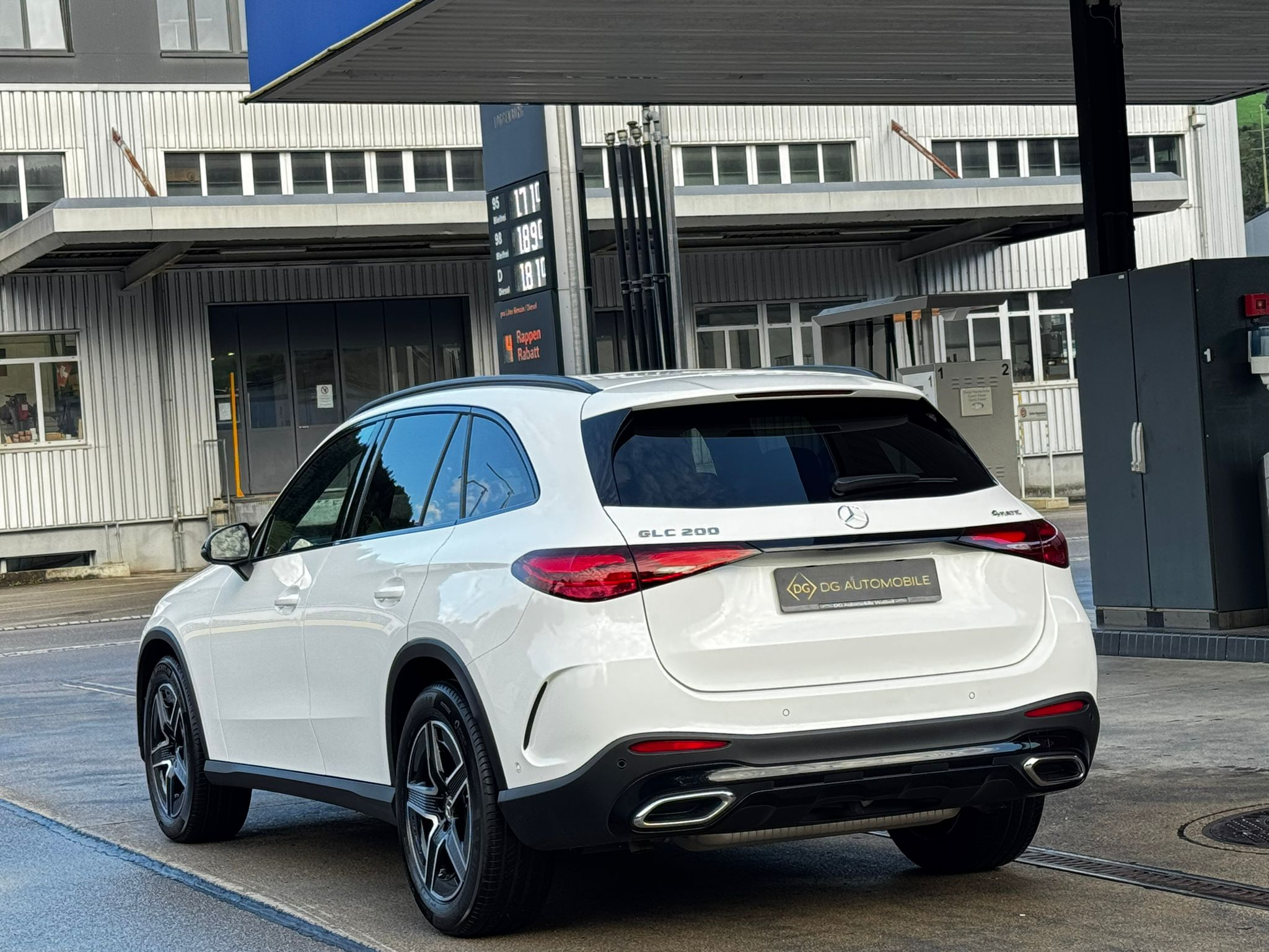 listing desktop thumbnail image 4