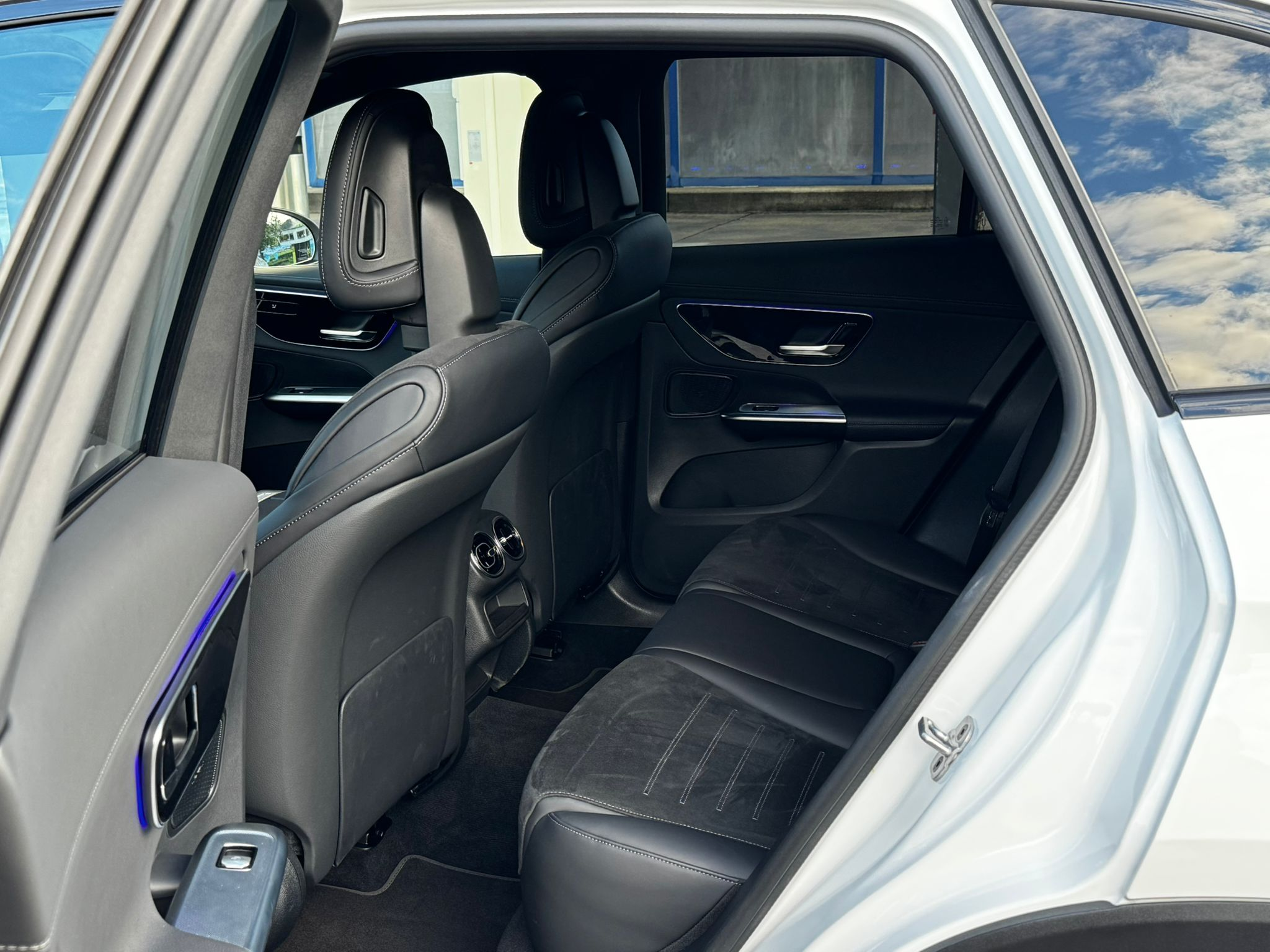 listing desktop thumbnail image 10