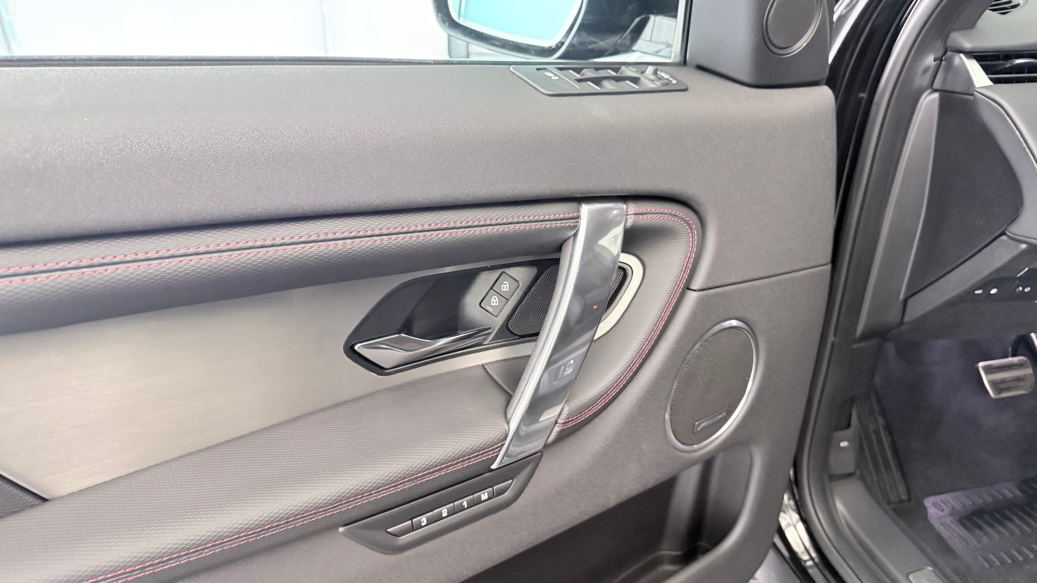 listing desktop thumbnail image 15