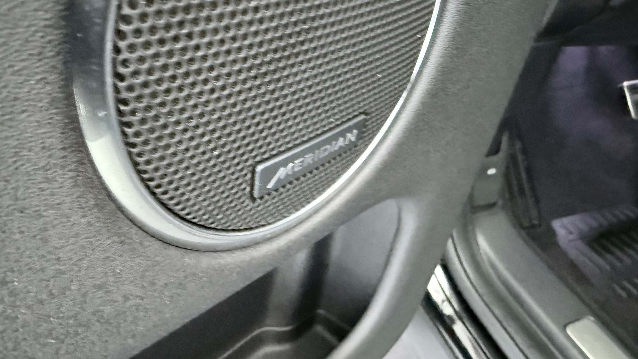 listing desktop thumbnail image 12