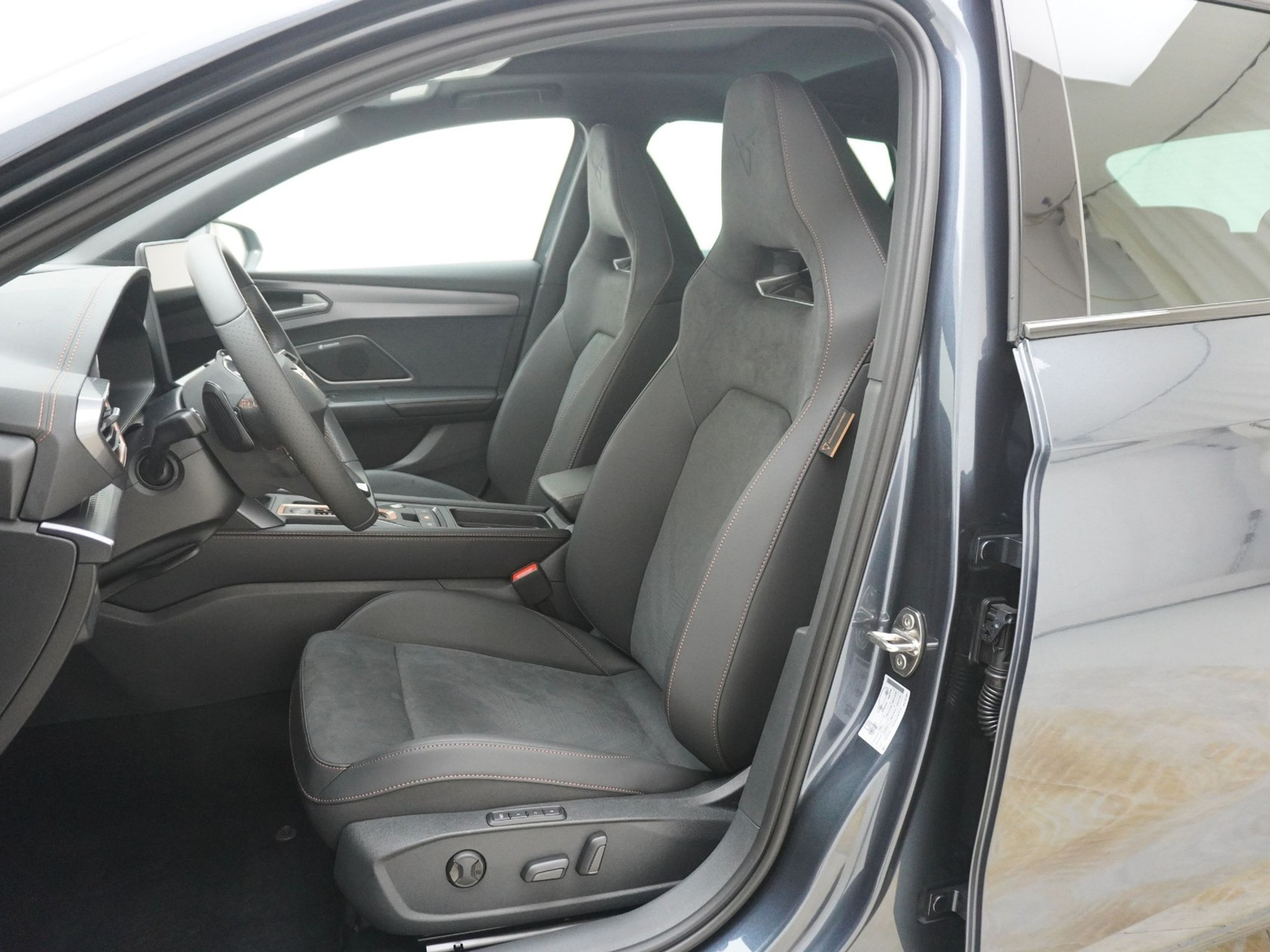 listing desktop thumbnail image 12