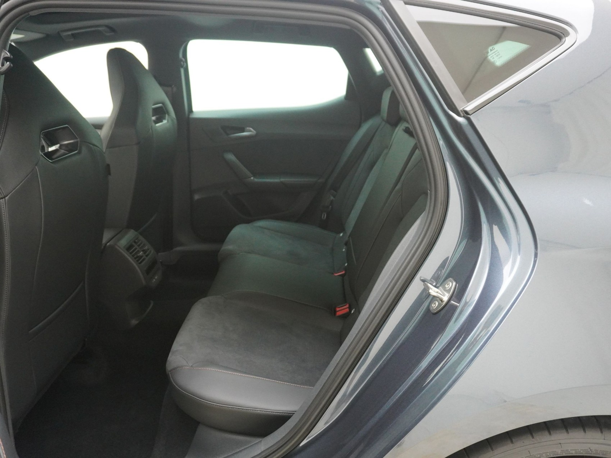 listing desktop thumbnail image 14