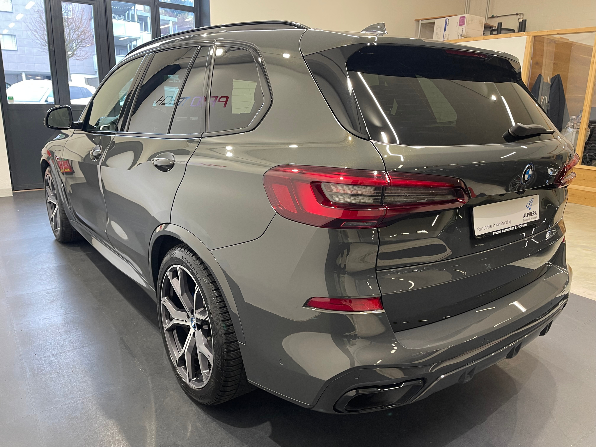 listing desktop thumbnail image 4