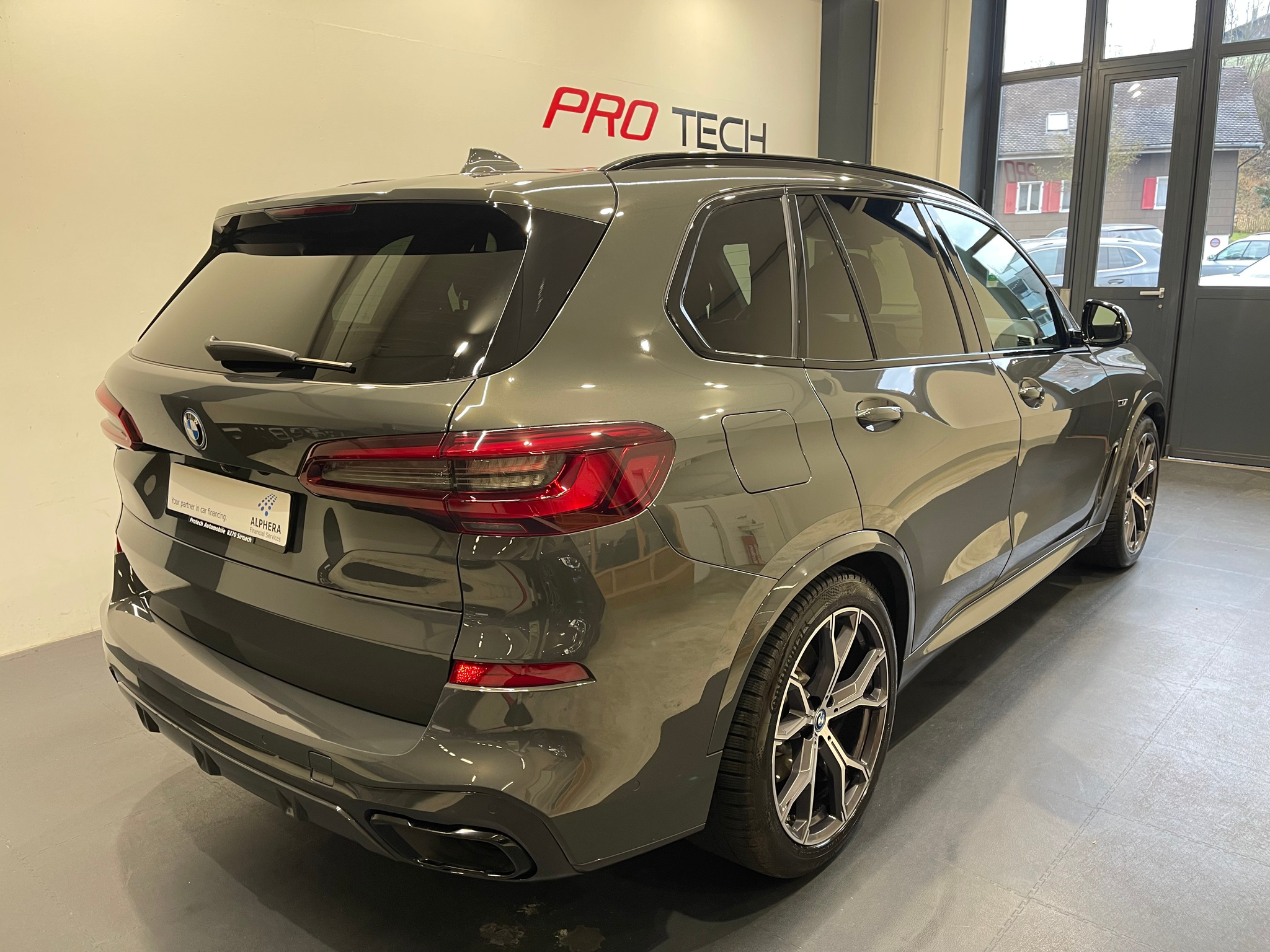 listing desktop thumbnail image 2