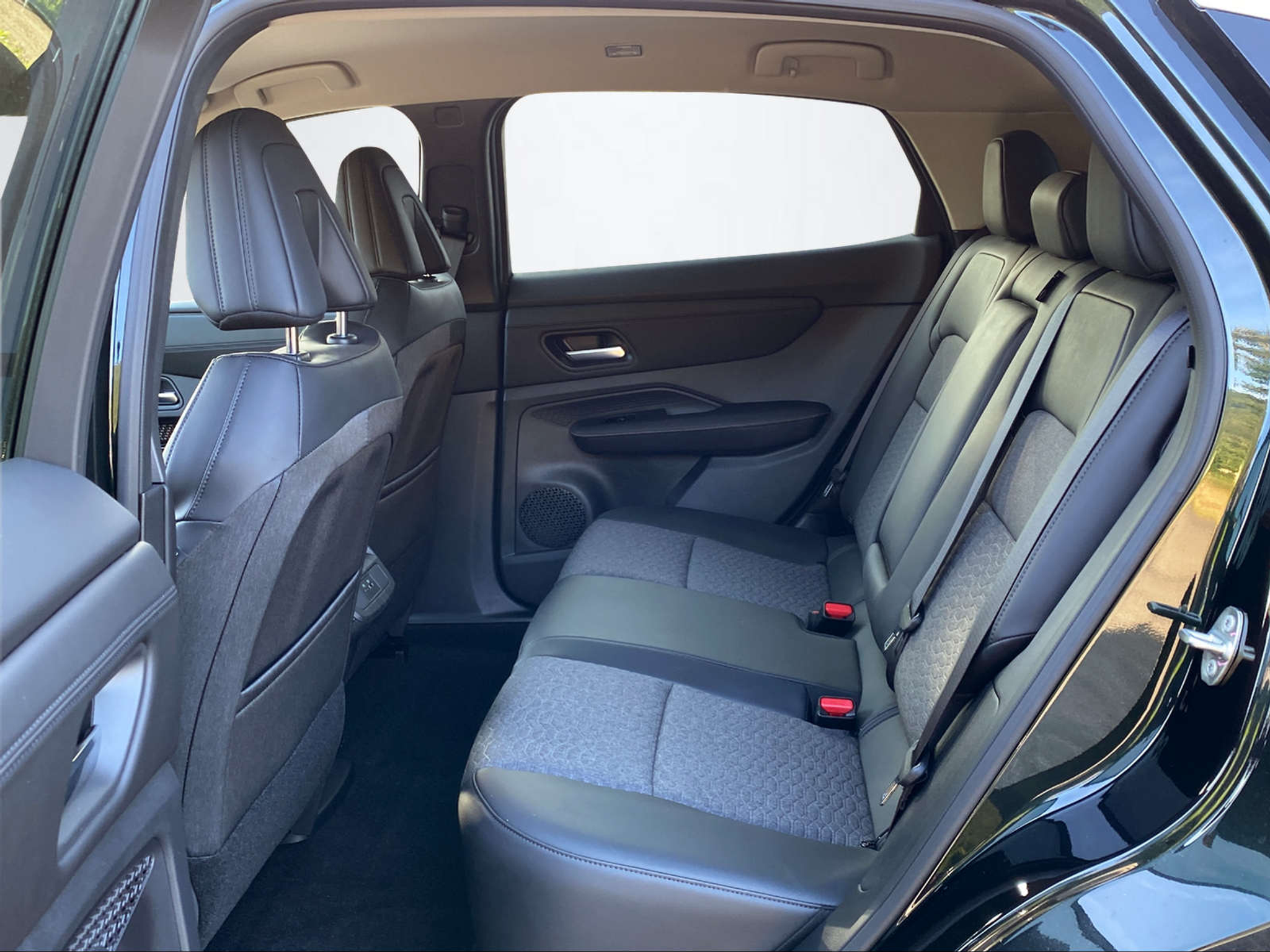 listing desktop thumbnail image 10