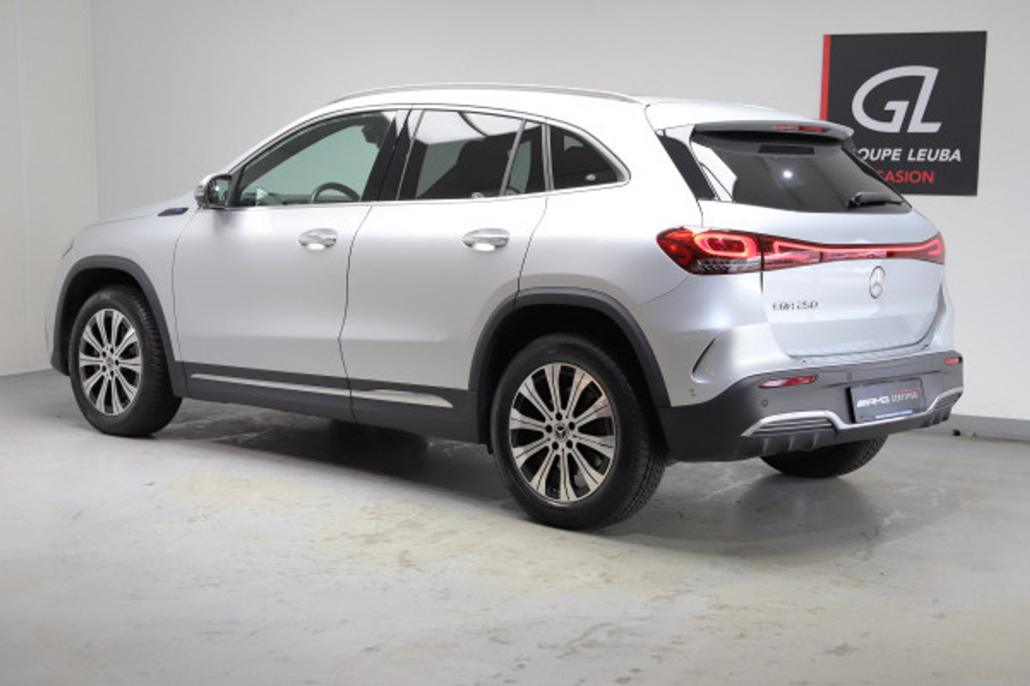 listing desktop thumbnail image 2