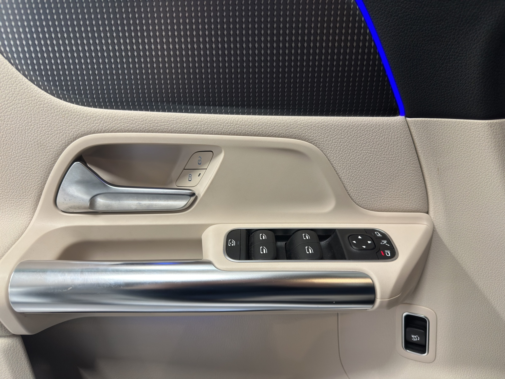 listing desktop thumbnail image 13