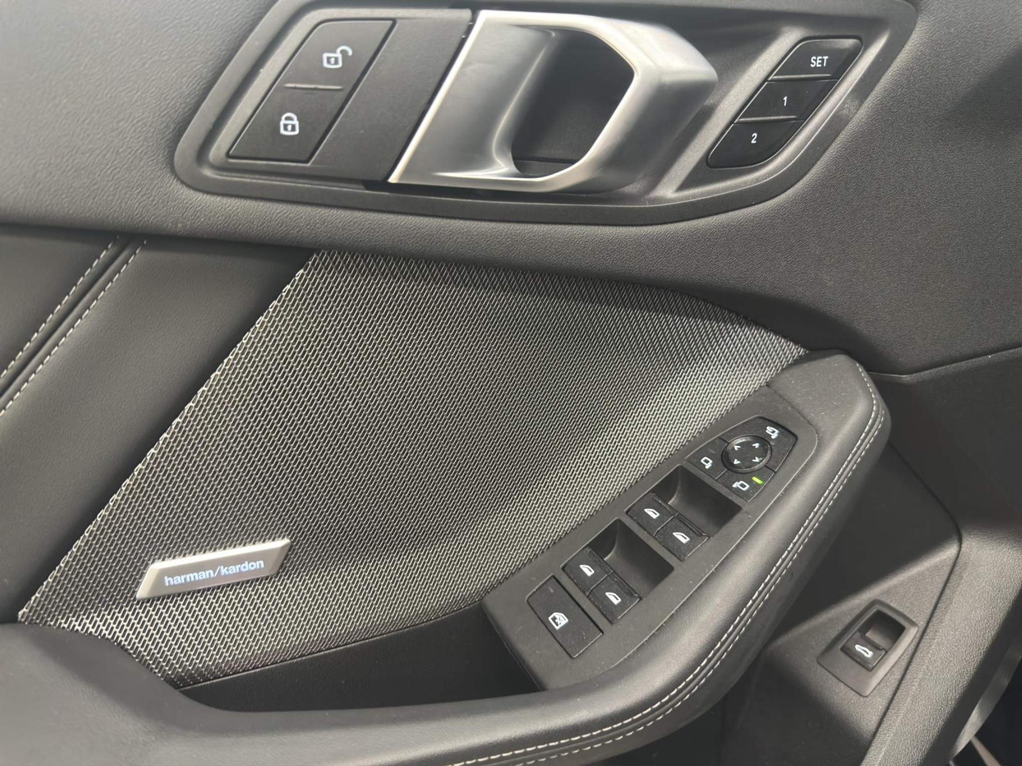 listing desktop thumbnail image 17