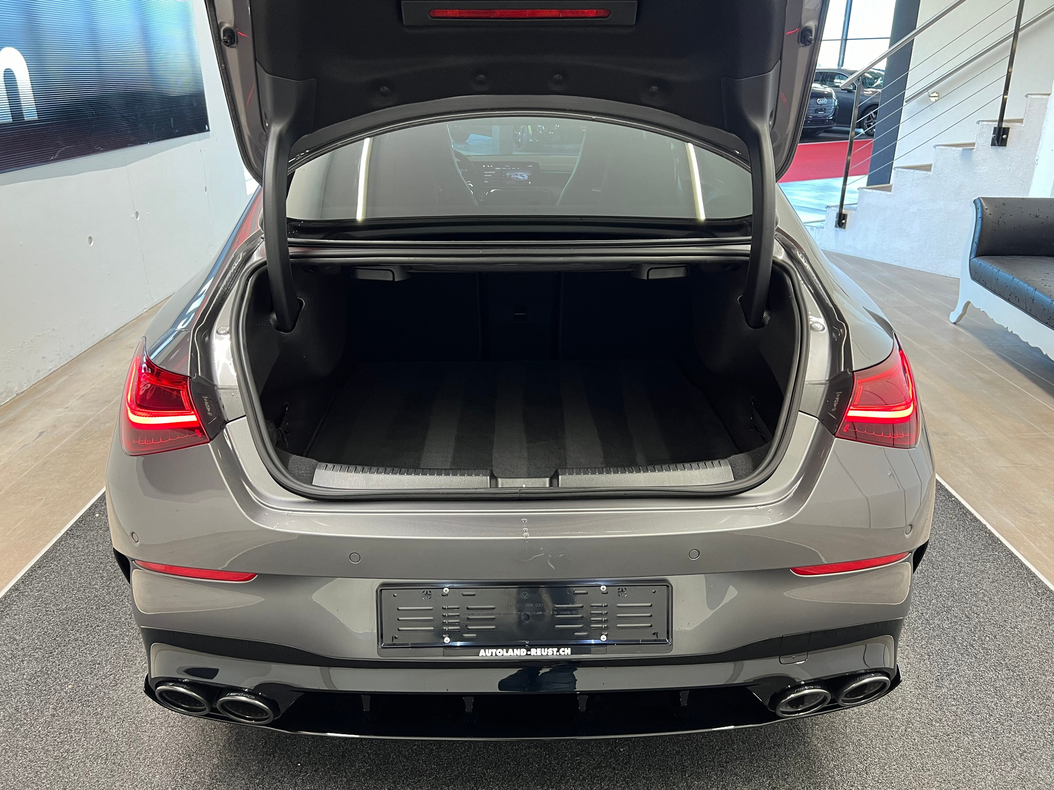 listing desktop thumbnail image 17