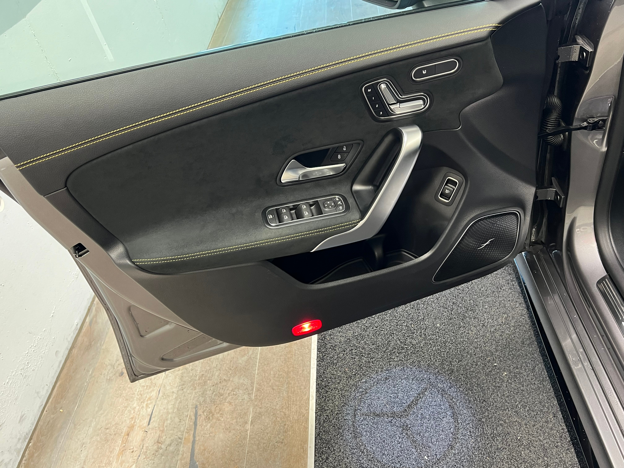 listing desktop thumbnail image 10