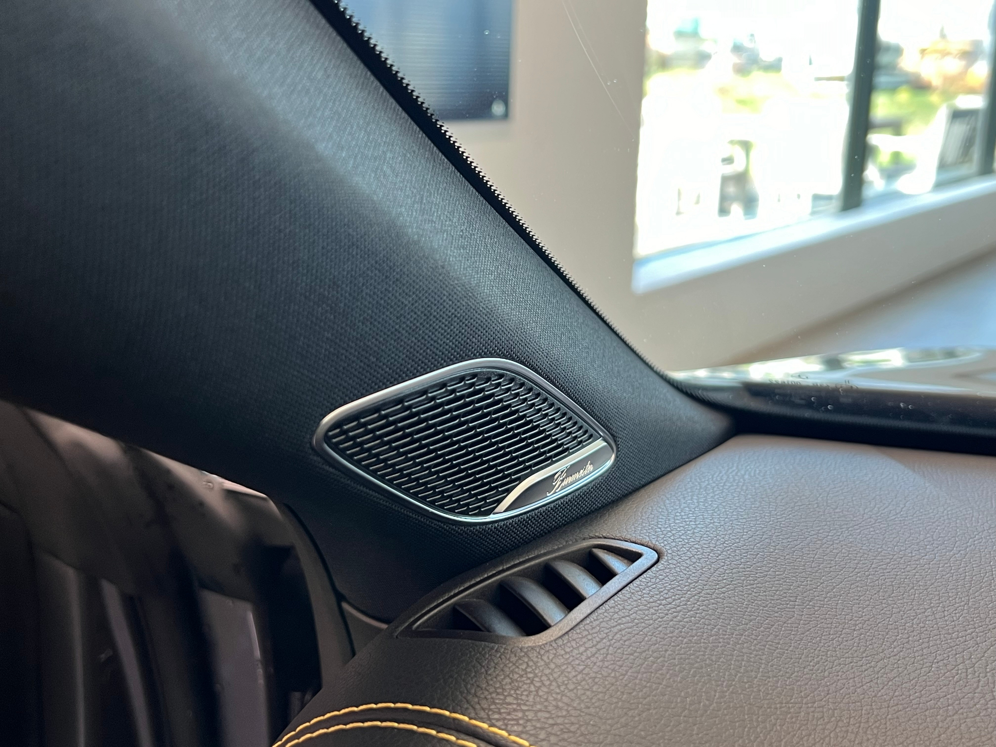 listing desktop thumbnail image 29