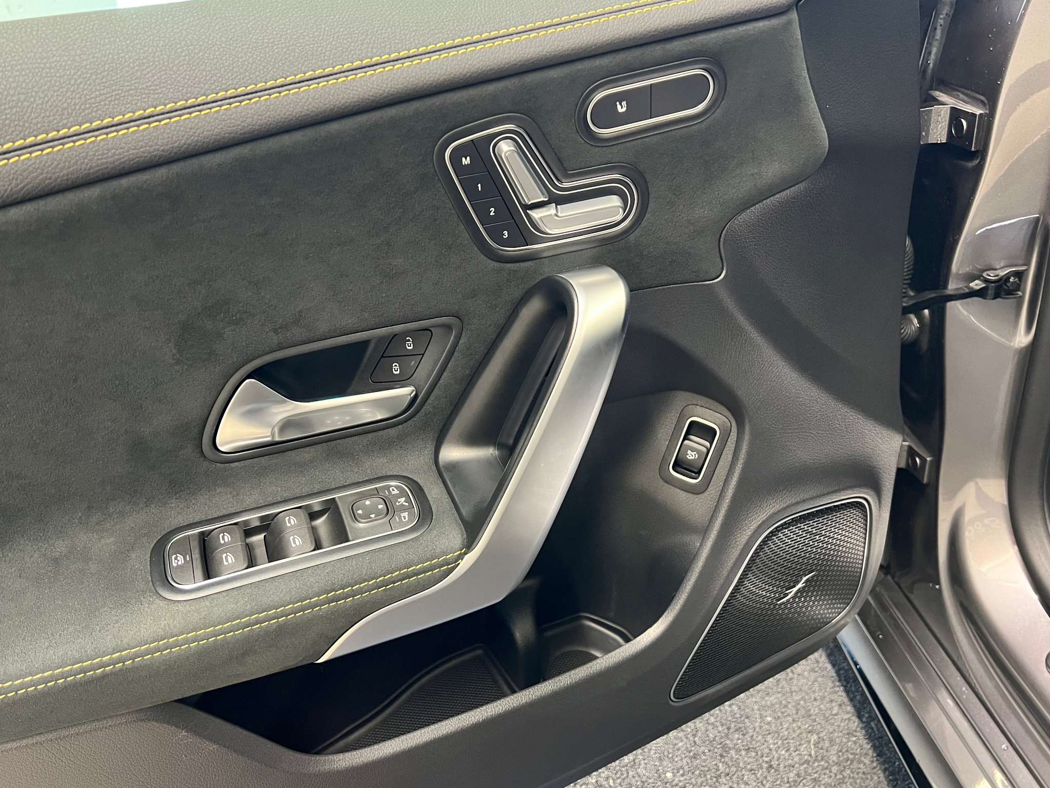 listing desktop thumbnail image 11