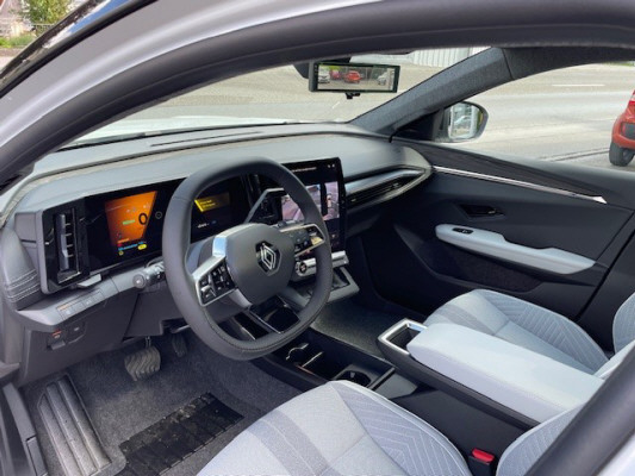 listing desktop thumbnail image 4