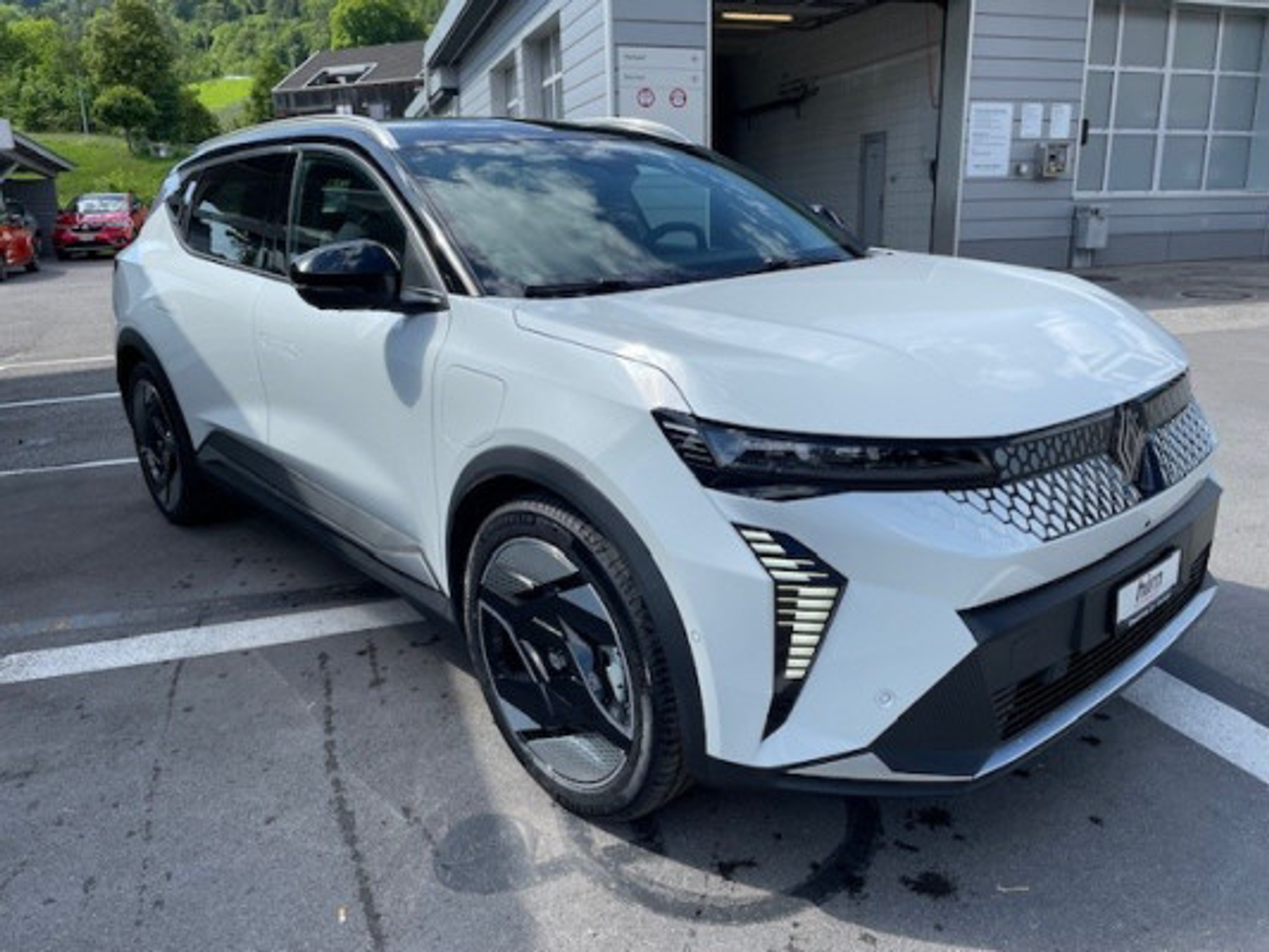 listing desktop thumbnail image 3