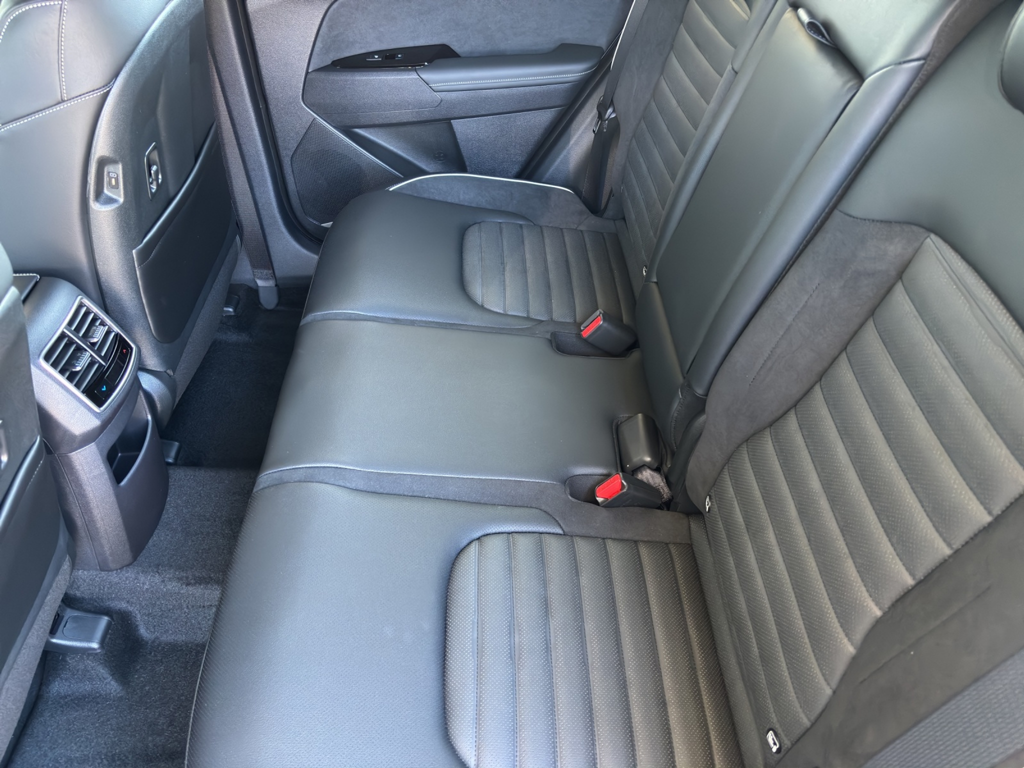 listing desktop thumbnail image 9