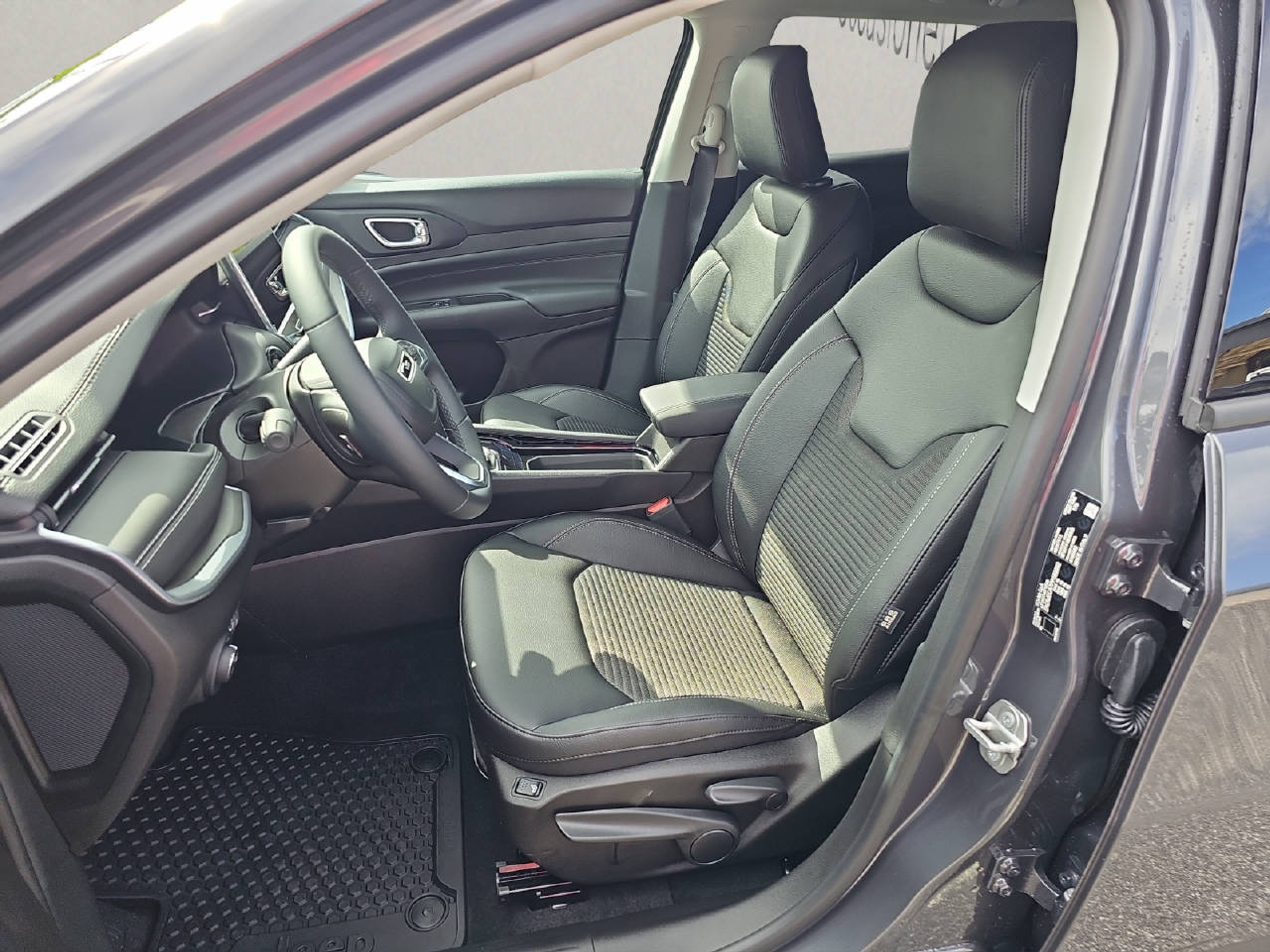 listing desktop thumbnail image 8