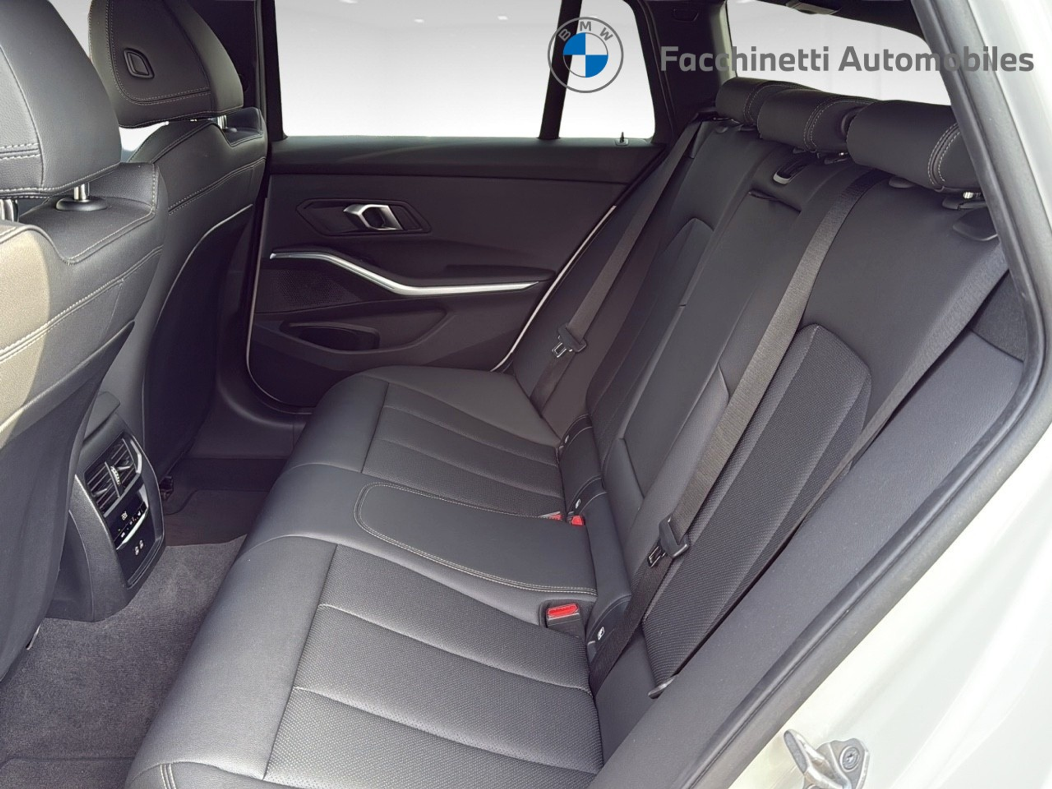 listing desktop thumbnail image 11