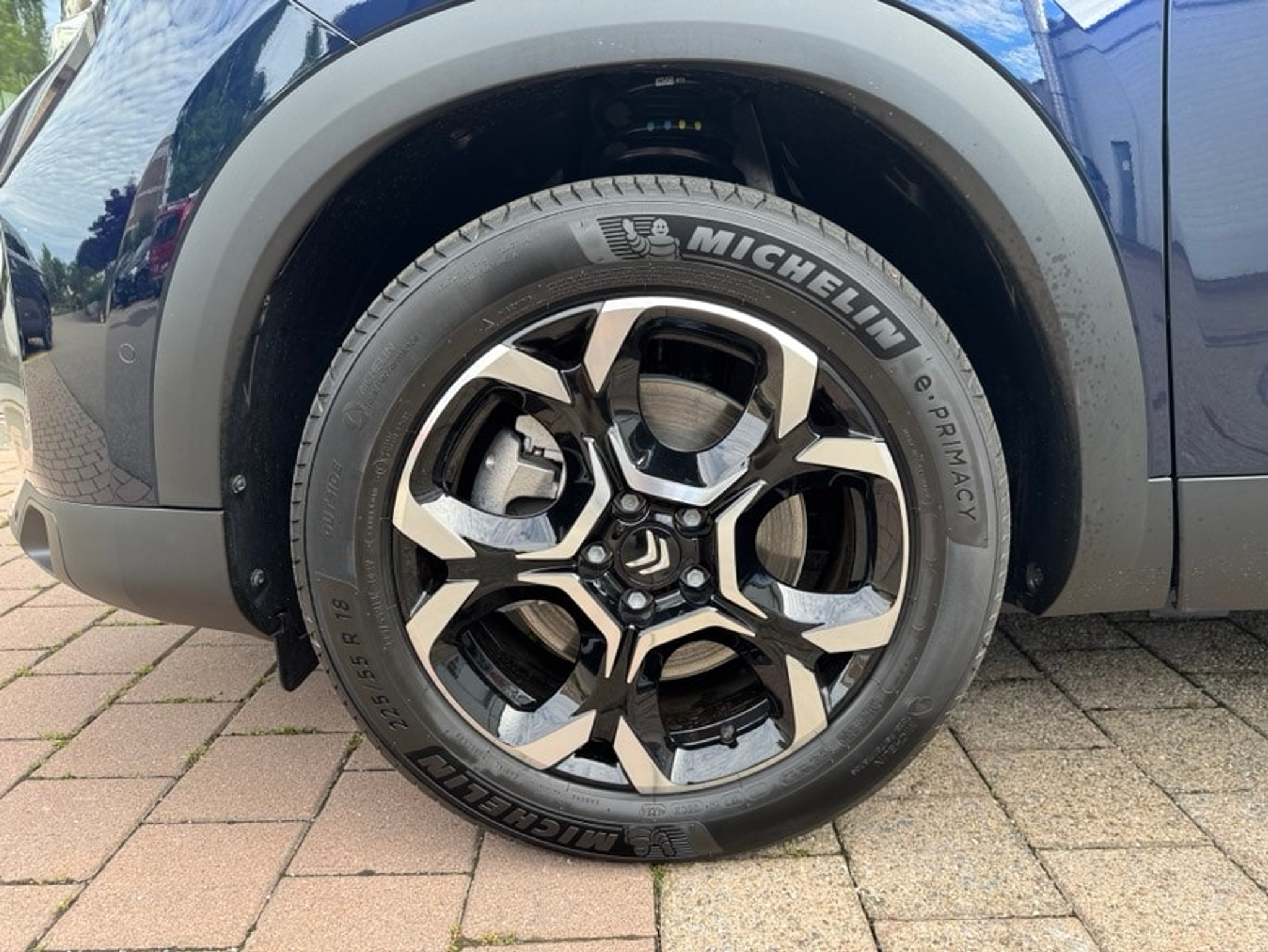 listing desktop thumbnail image 9