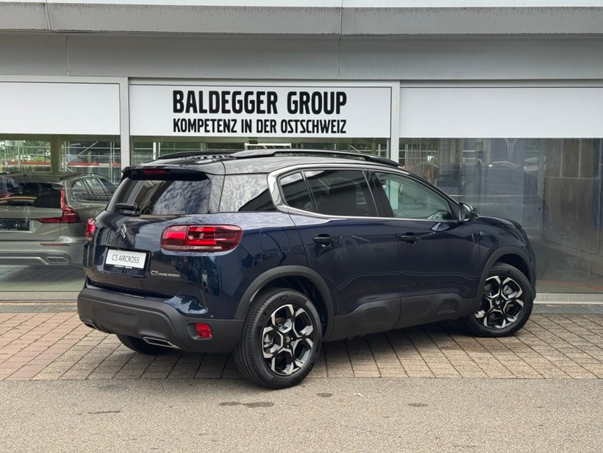 listing desktop thumbnail image 1