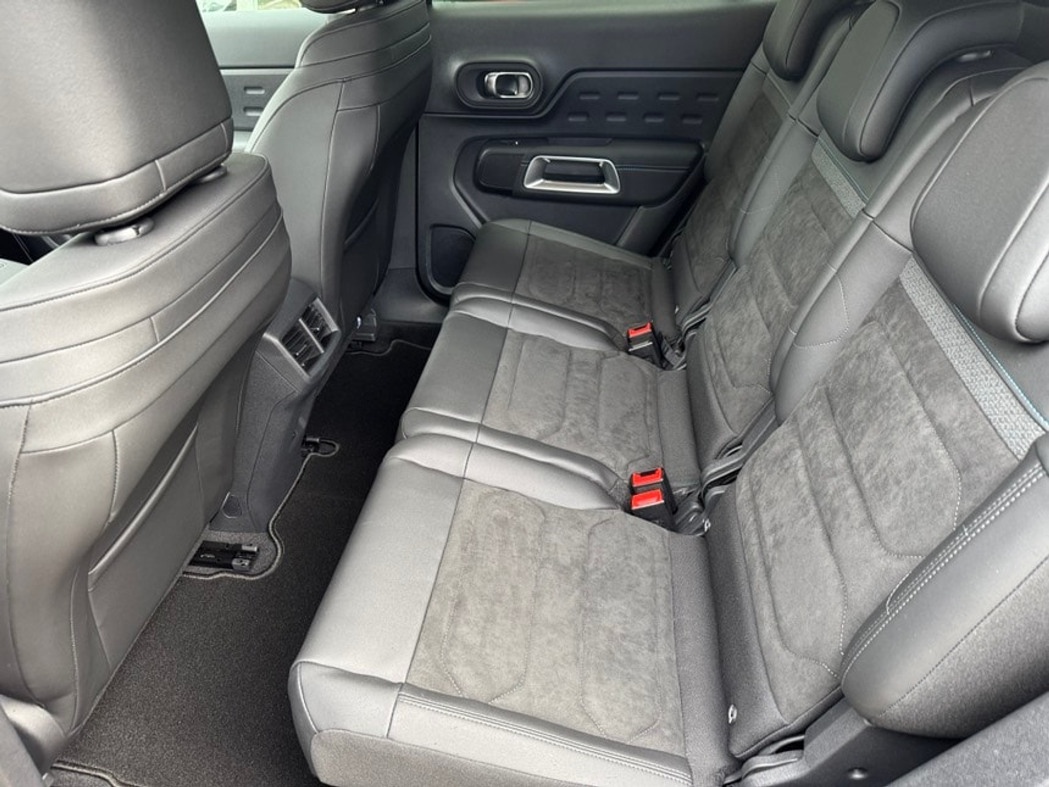 listing desktop thumbnail image 3