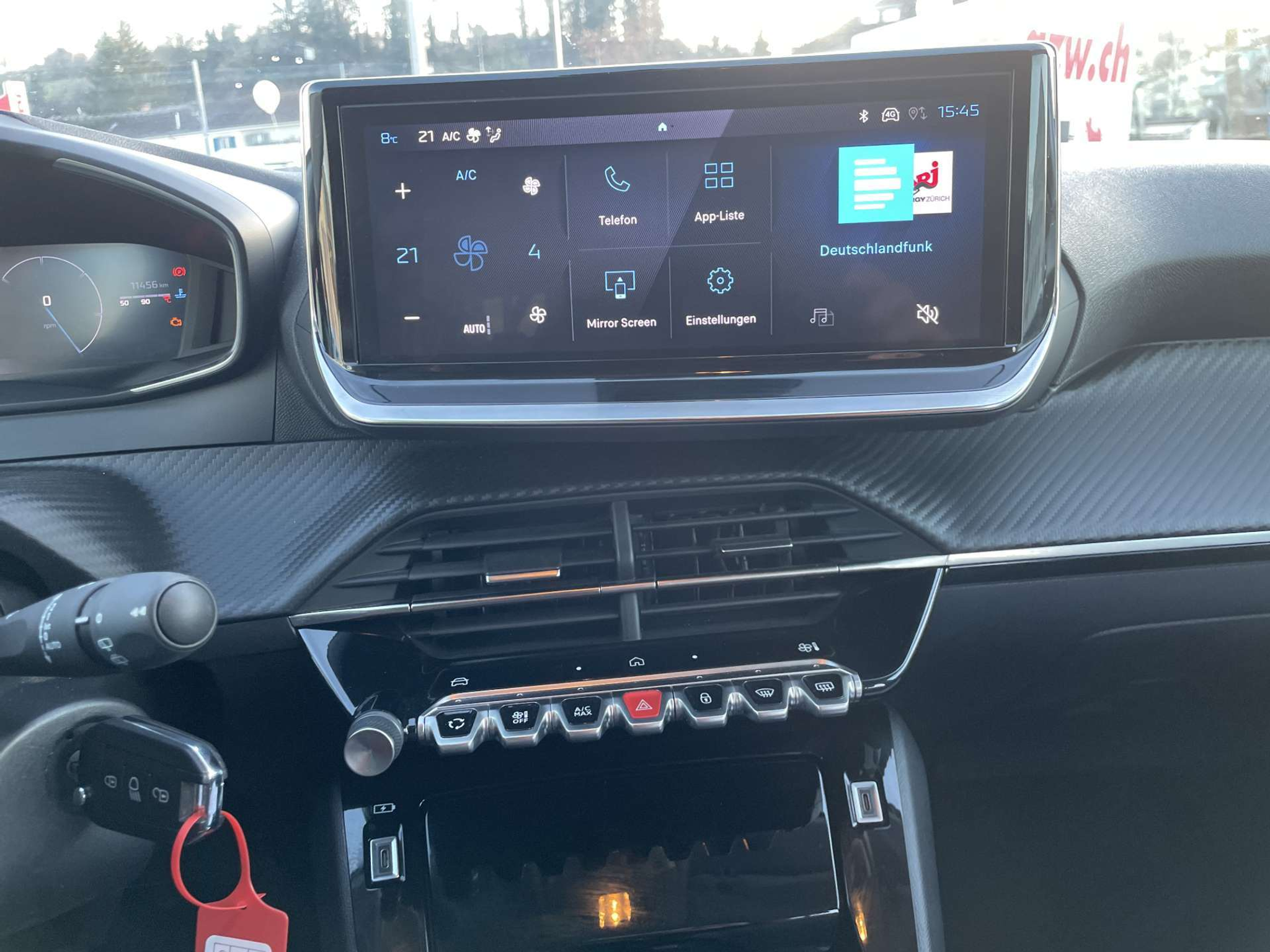 listing desktop thumbnail image 1