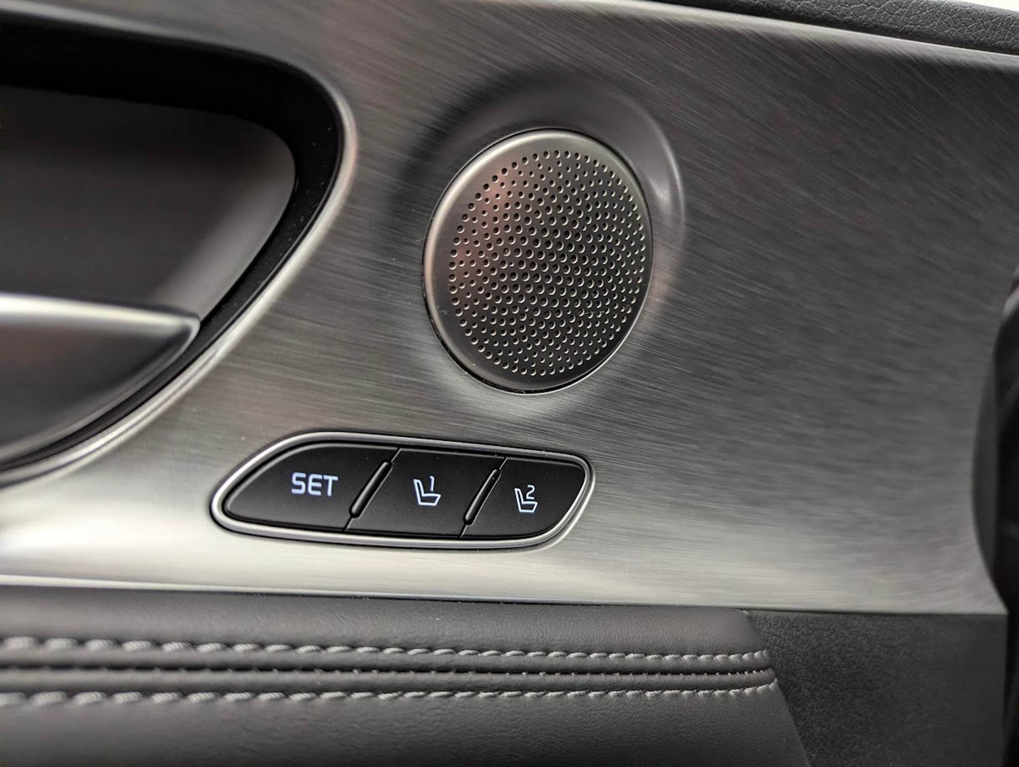 listing desktop thumbnail image 4