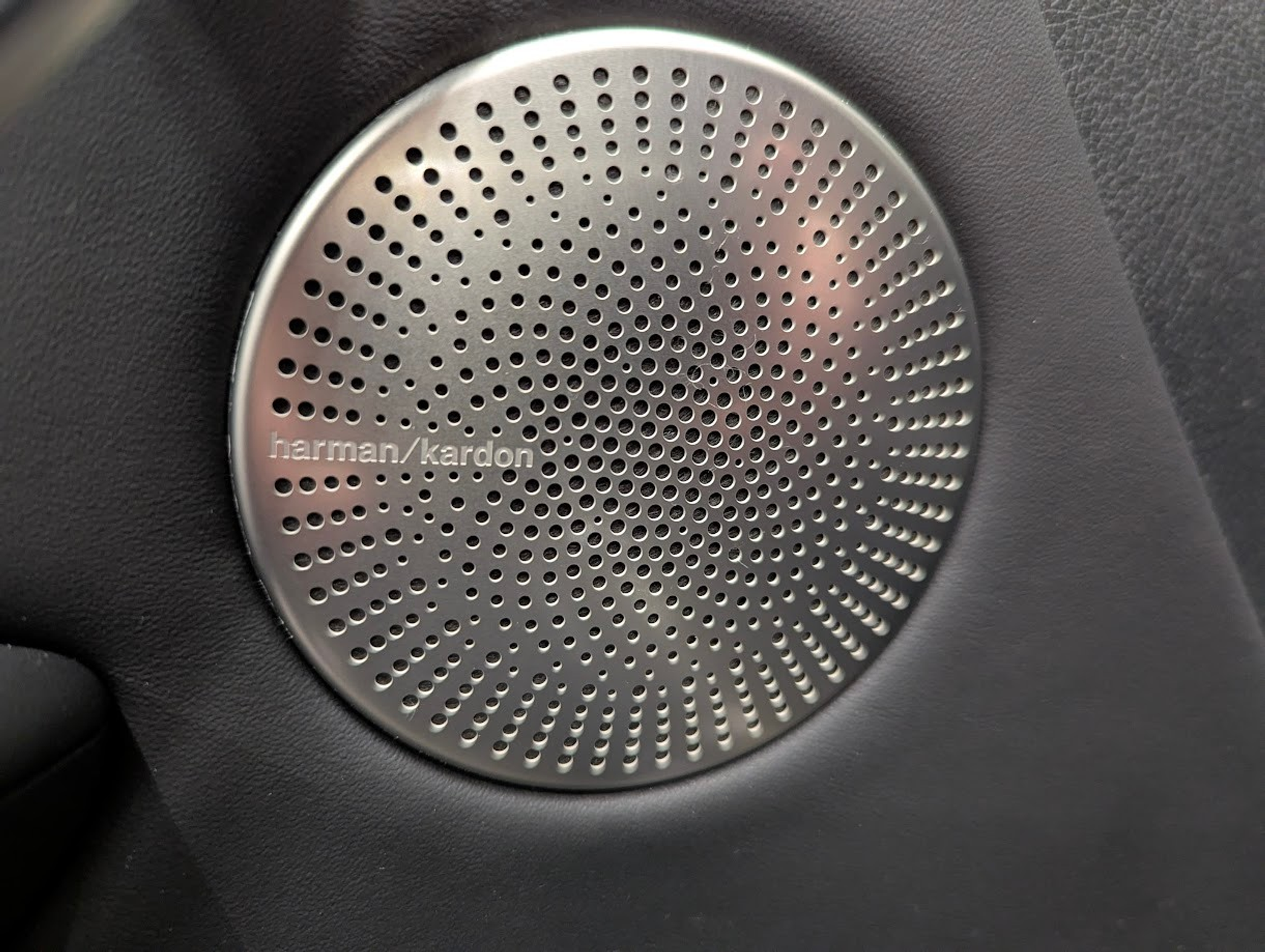 listing desktop thumbnail image 3