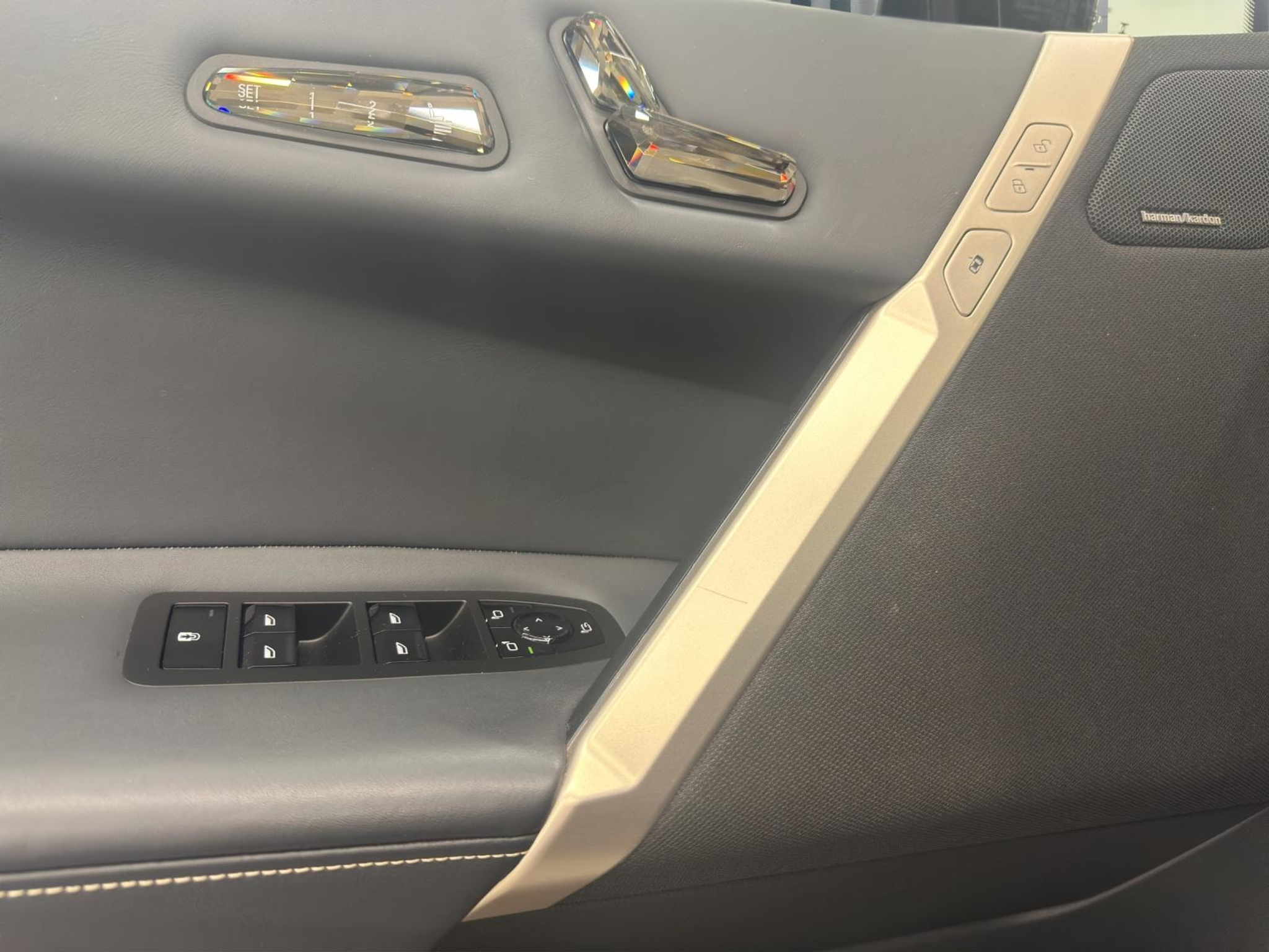 listing desktop thumbnail image 16