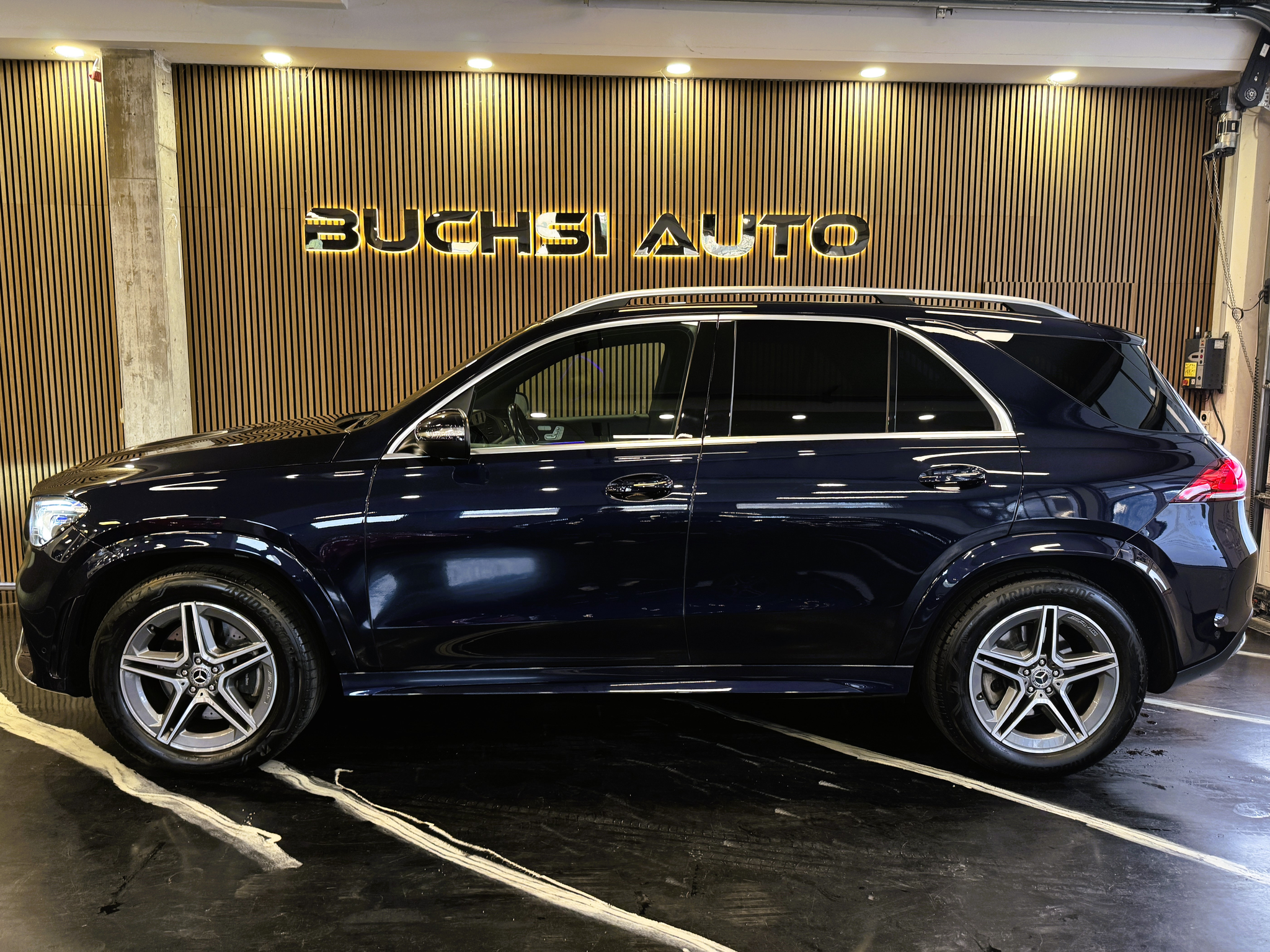 listing desktop thumbnail image 11