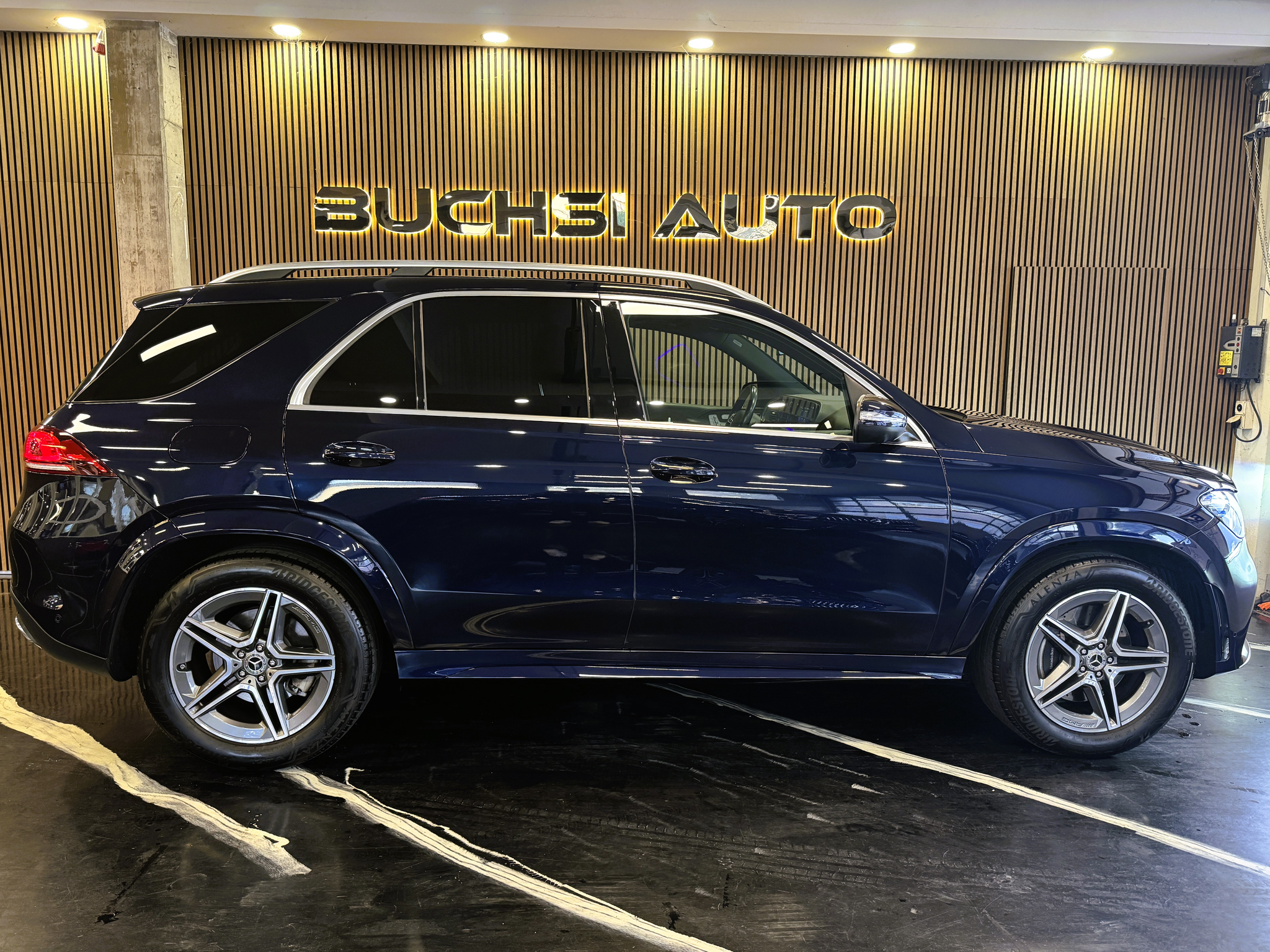 listing desktop thumbnail image 5