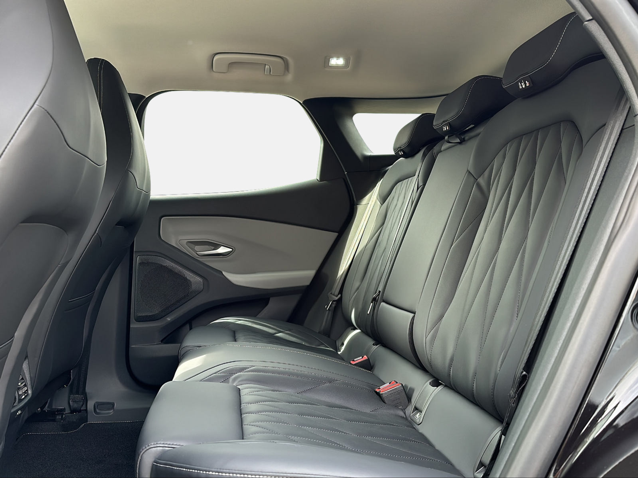 listing desktop thumbnail image 12