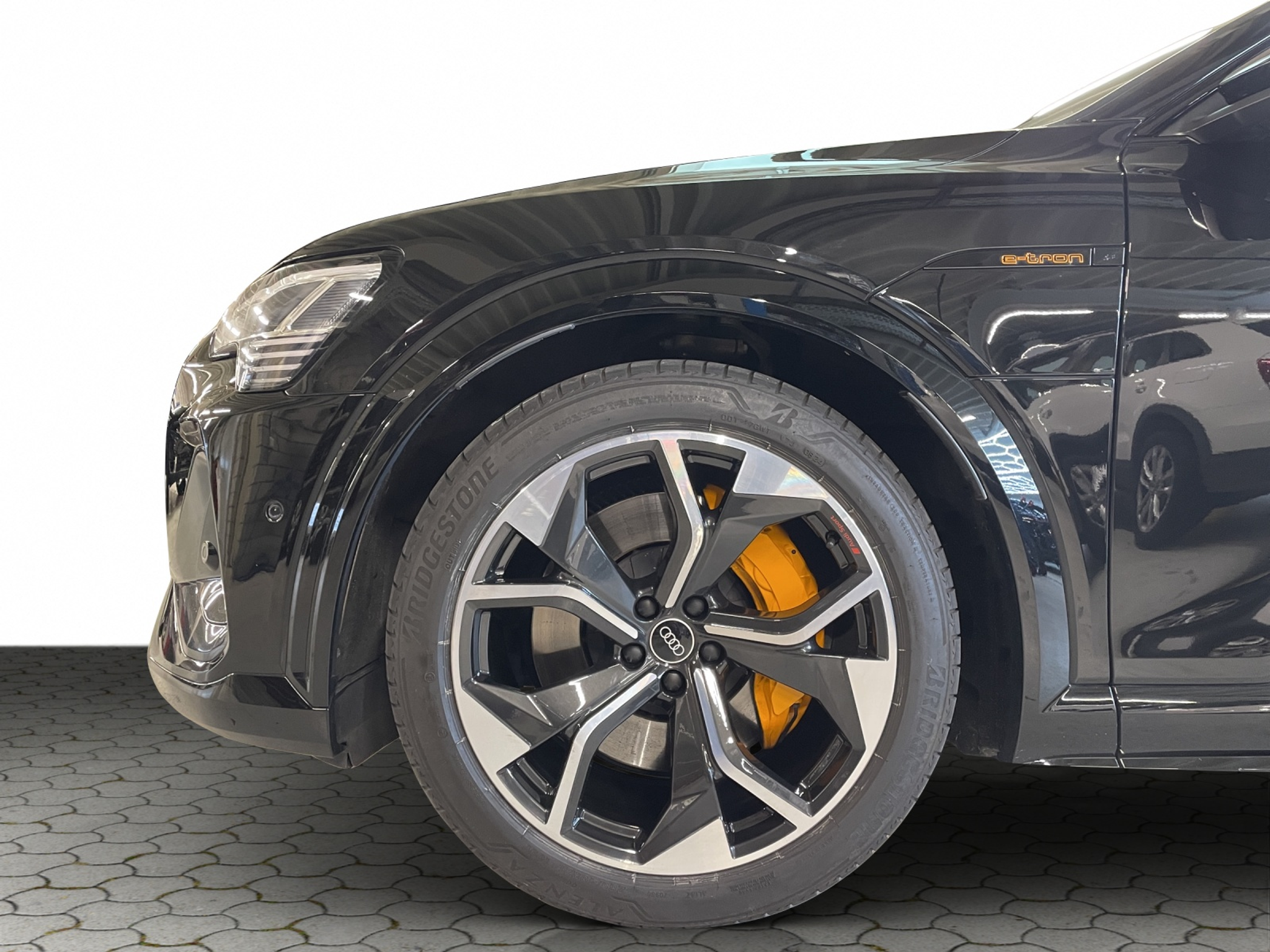 listing desktop thumbnail image 8