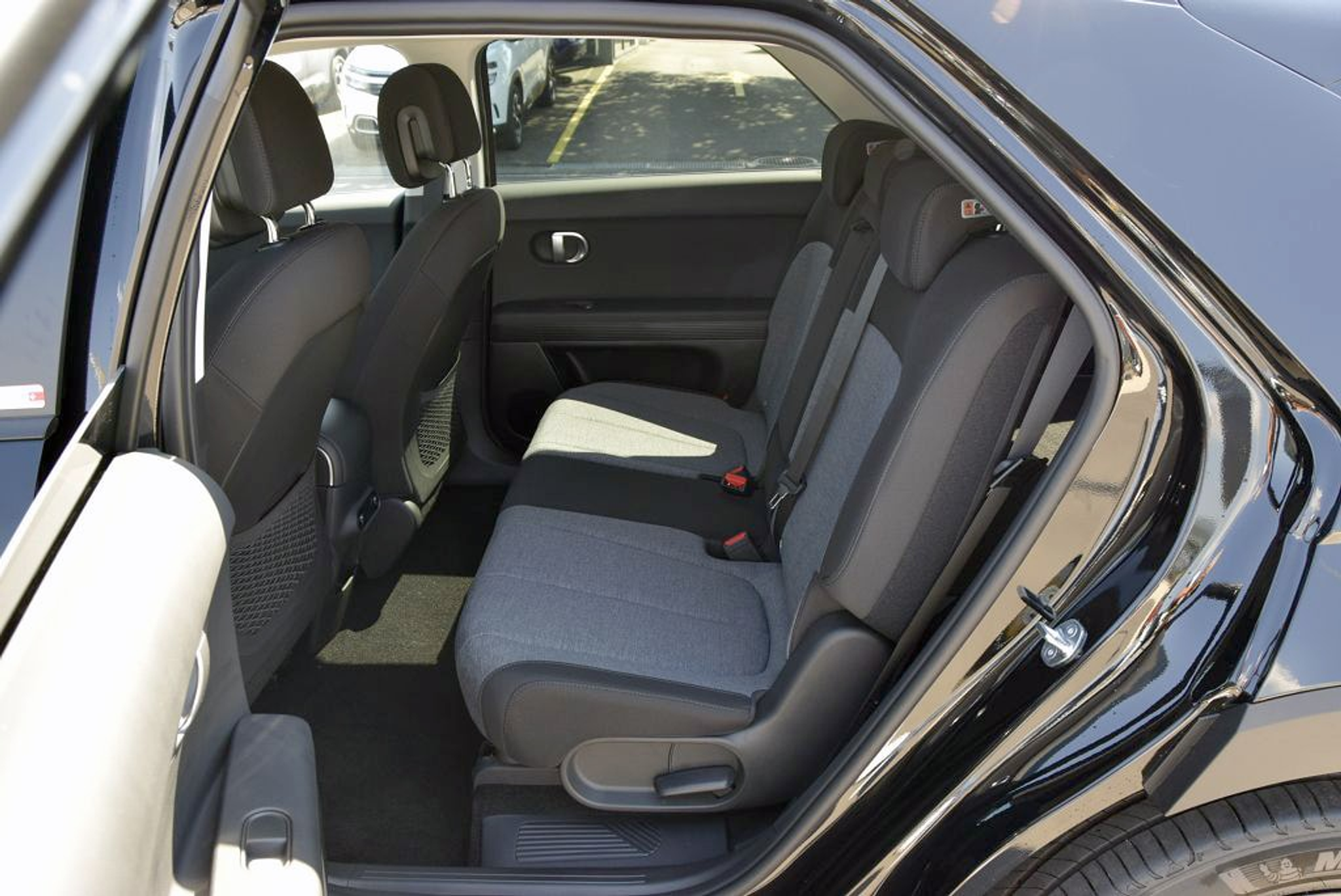 listing desktop thumbnail image 9