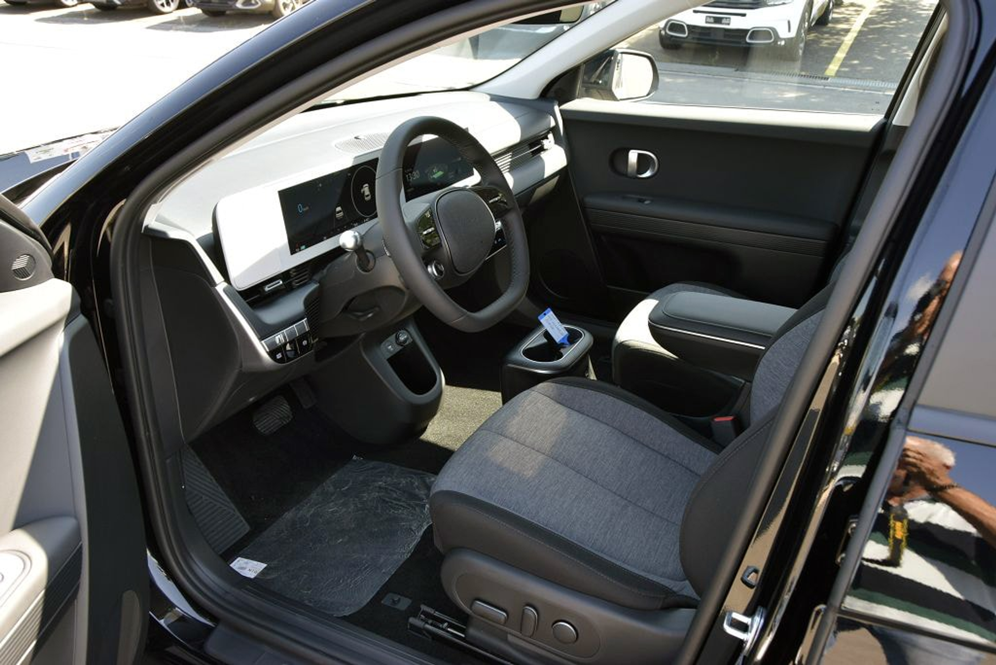 listing desktop thumbnail image 3