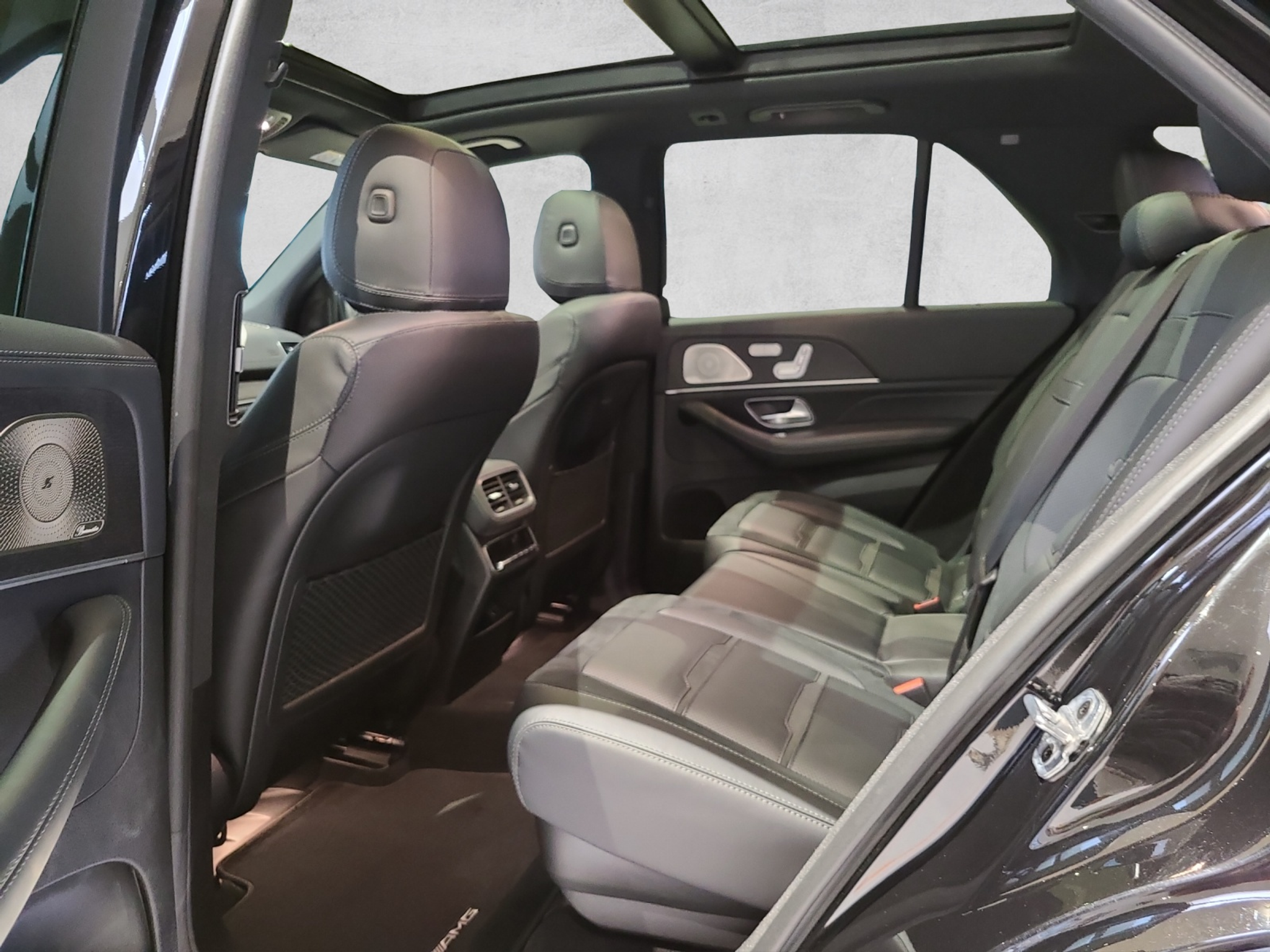 listing desktop thumbnail image 10