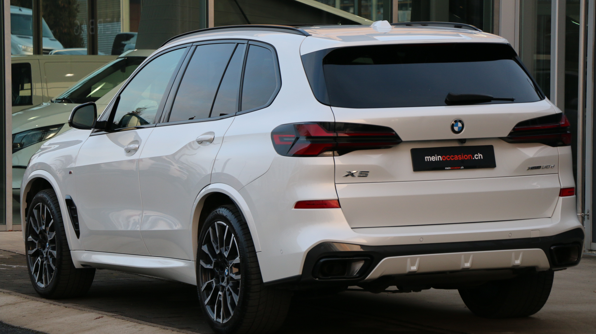 listing desktop thumbnail image 5