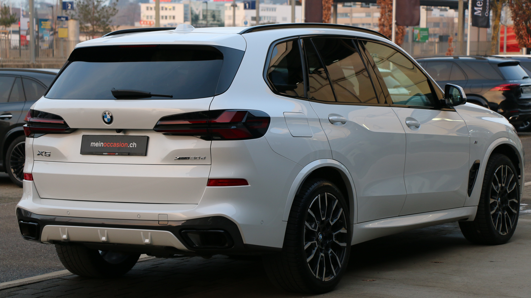 listing desktop thumbnail image 7