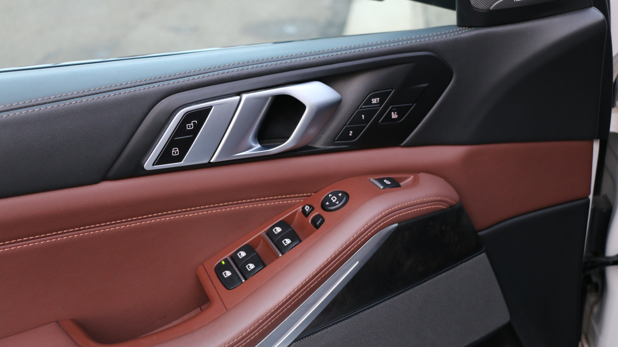 listing desktop thumbnail image 16