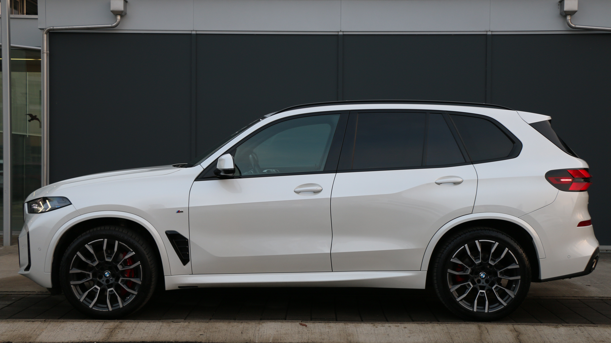 listing desktop thumbnail image 3