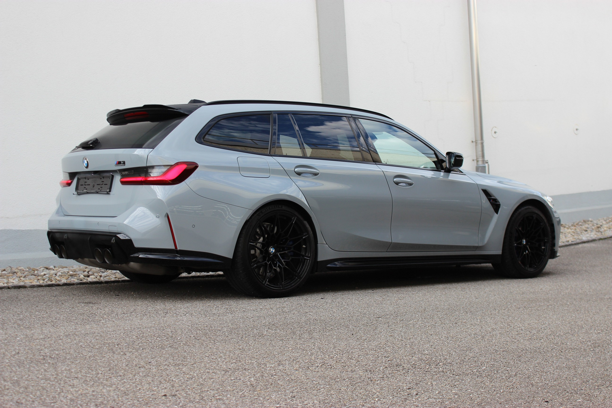 listing desktop thumbnail image 0