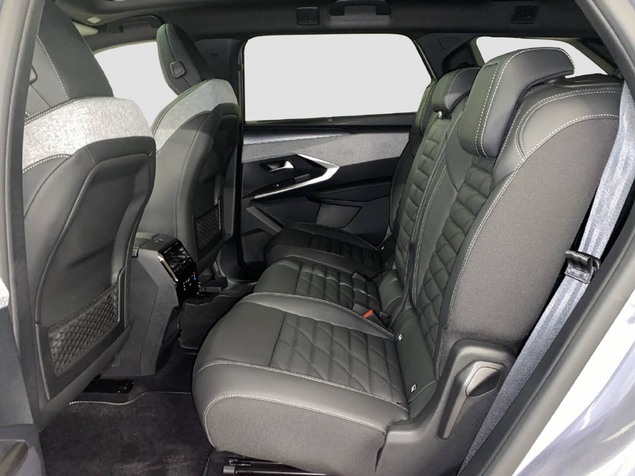 listing desktop thumbnail image 12