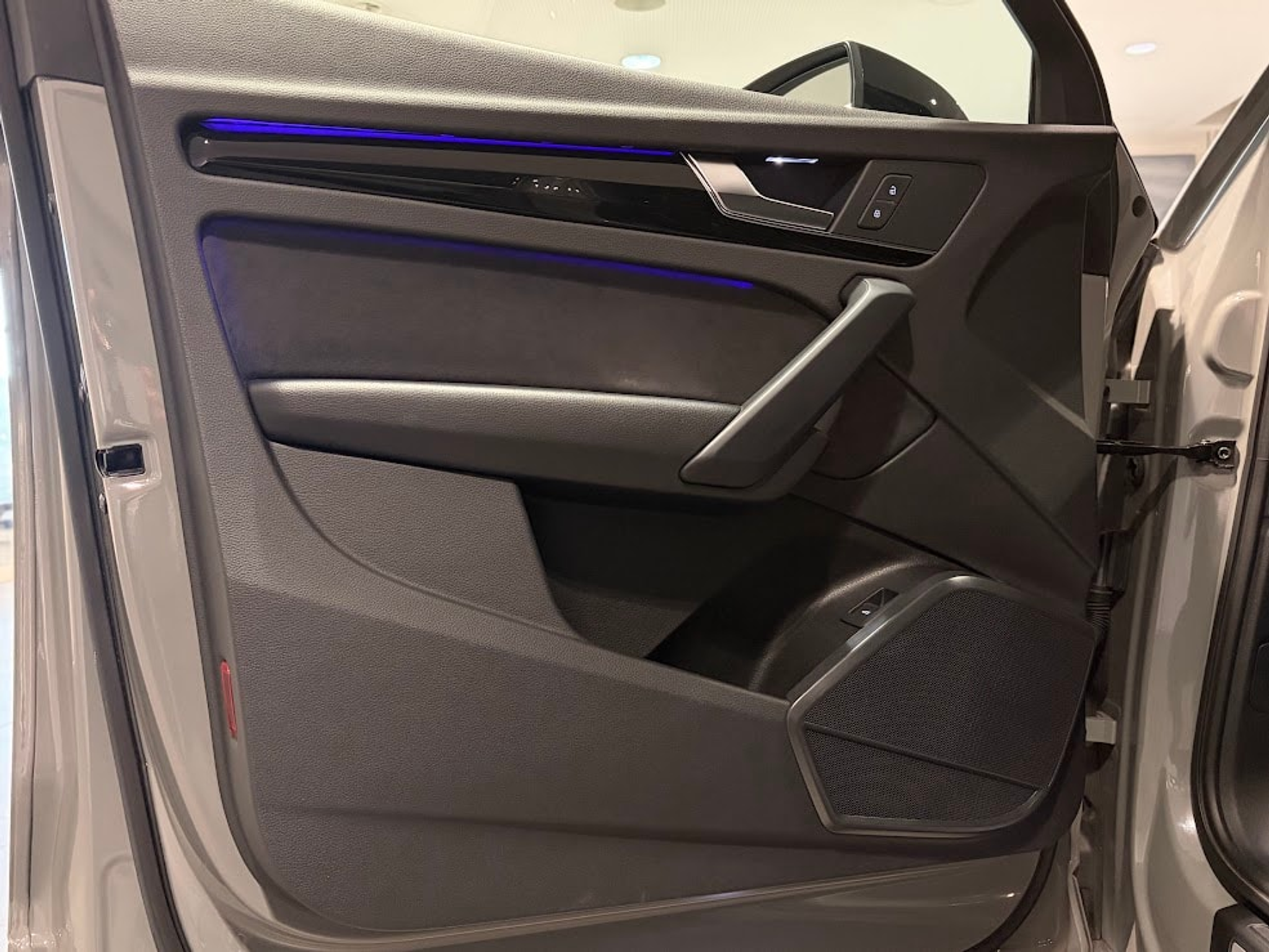 listing desktop thumbnail image 2