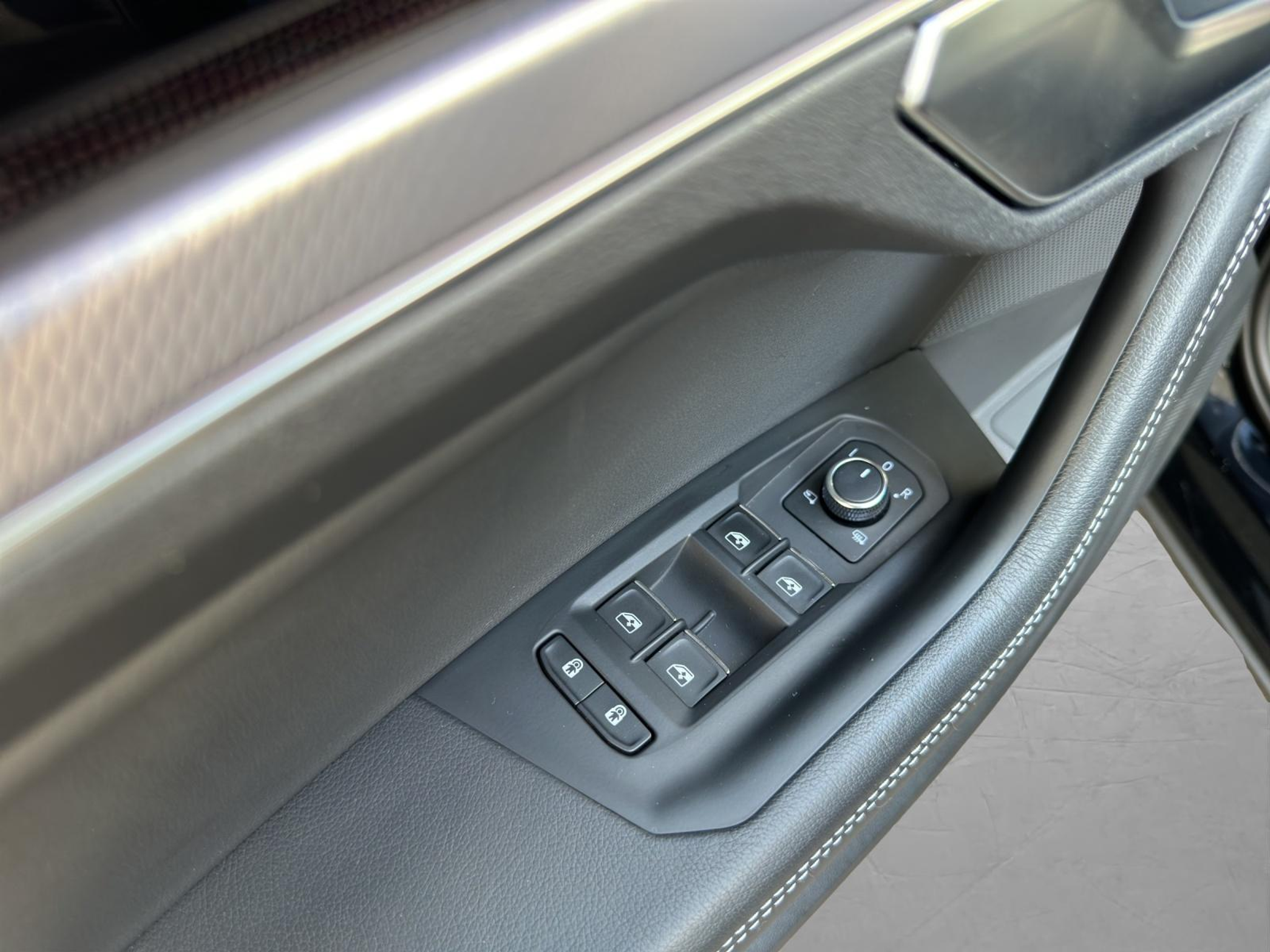 listing desktop thumbnail image 16