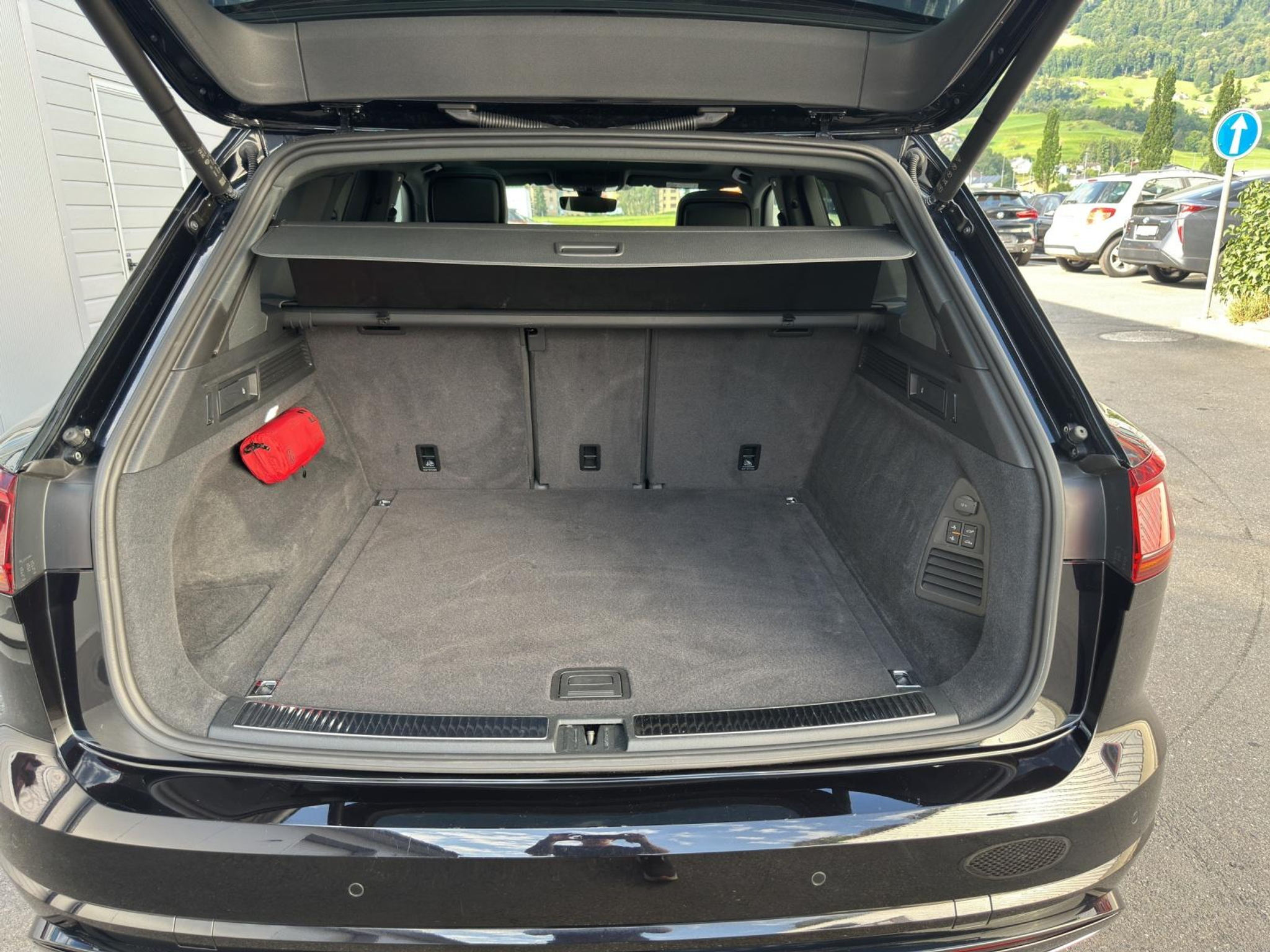 listing desktop thumbnail image 18