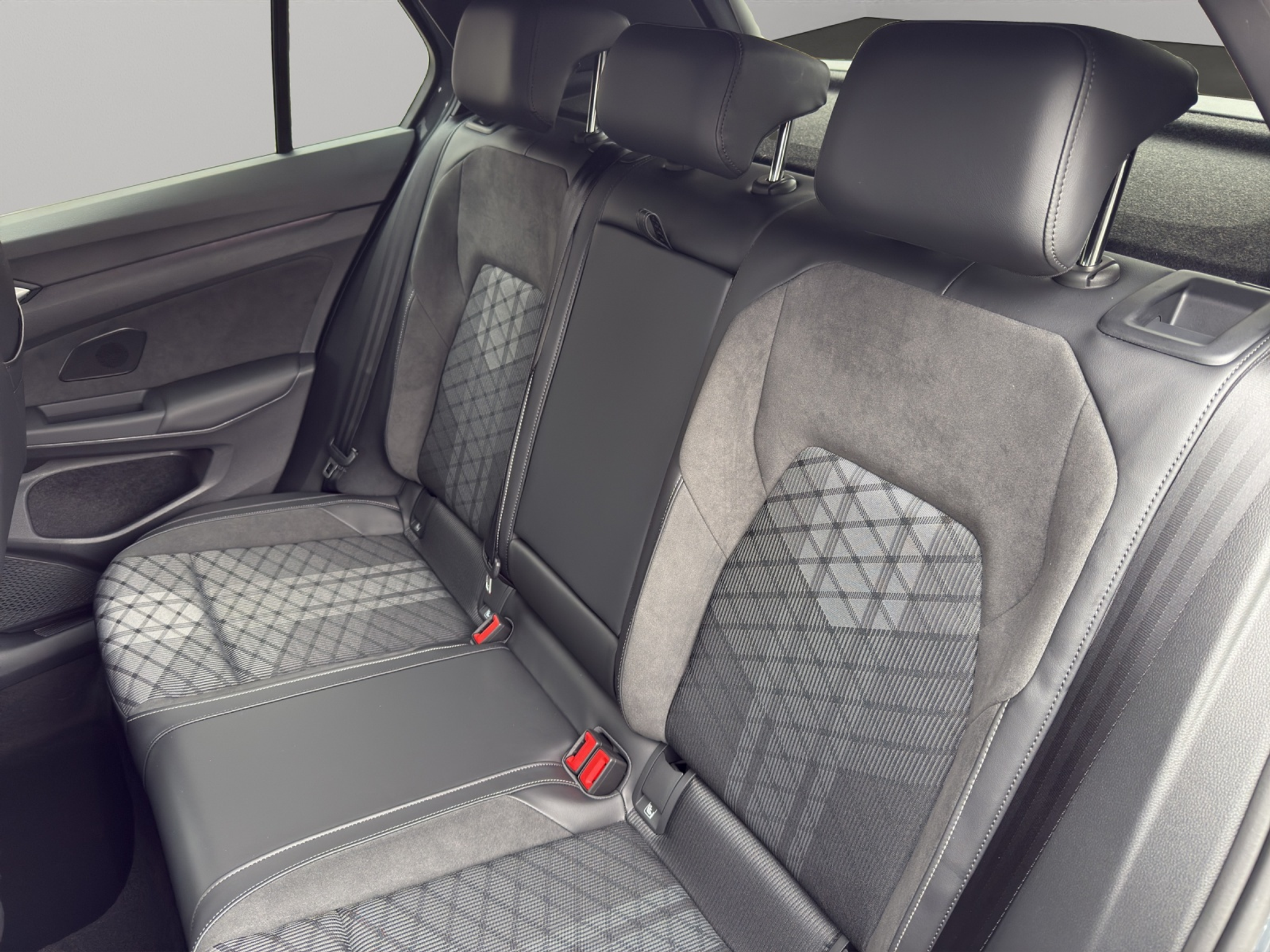 listing desktop thumbnail image 8