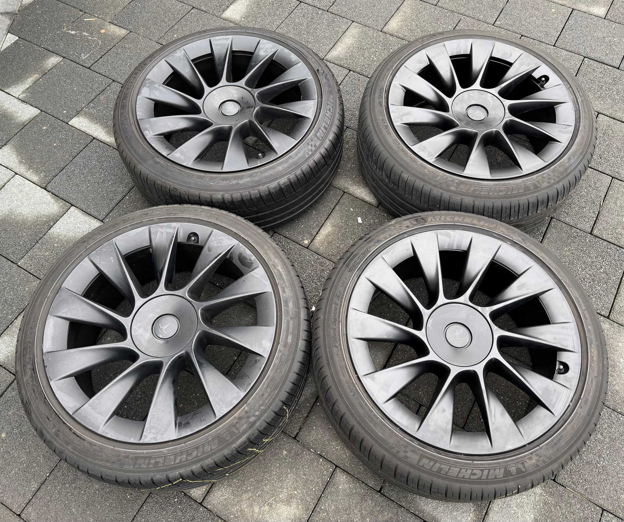 listing desktop thumbnail image 25